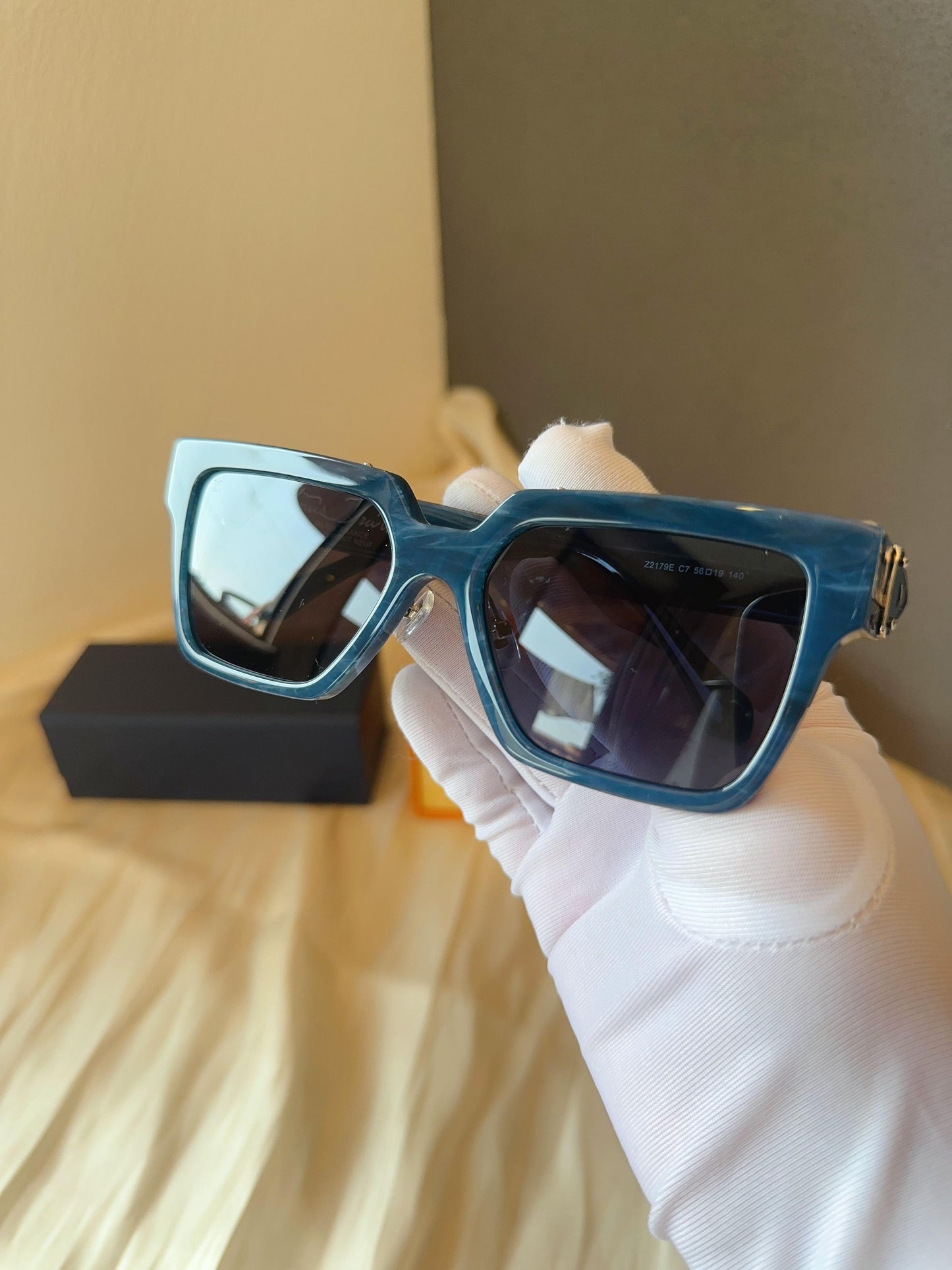 Louis Vuitton Z2179E Pont Neuf Blue Marble Sunglasses