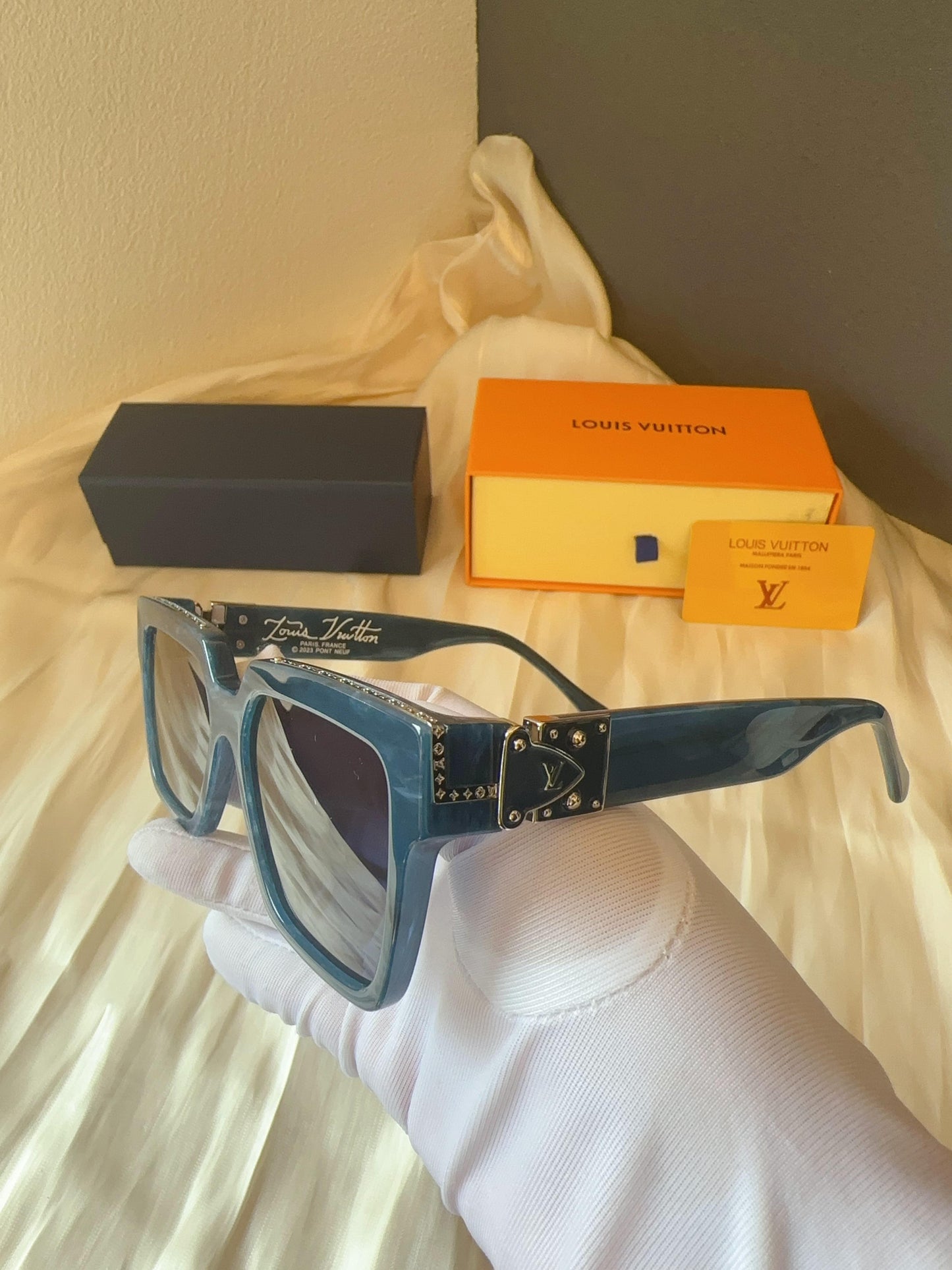 Louis Vuitton Z2179E Pont Neuf Blue Marble Sunglasses