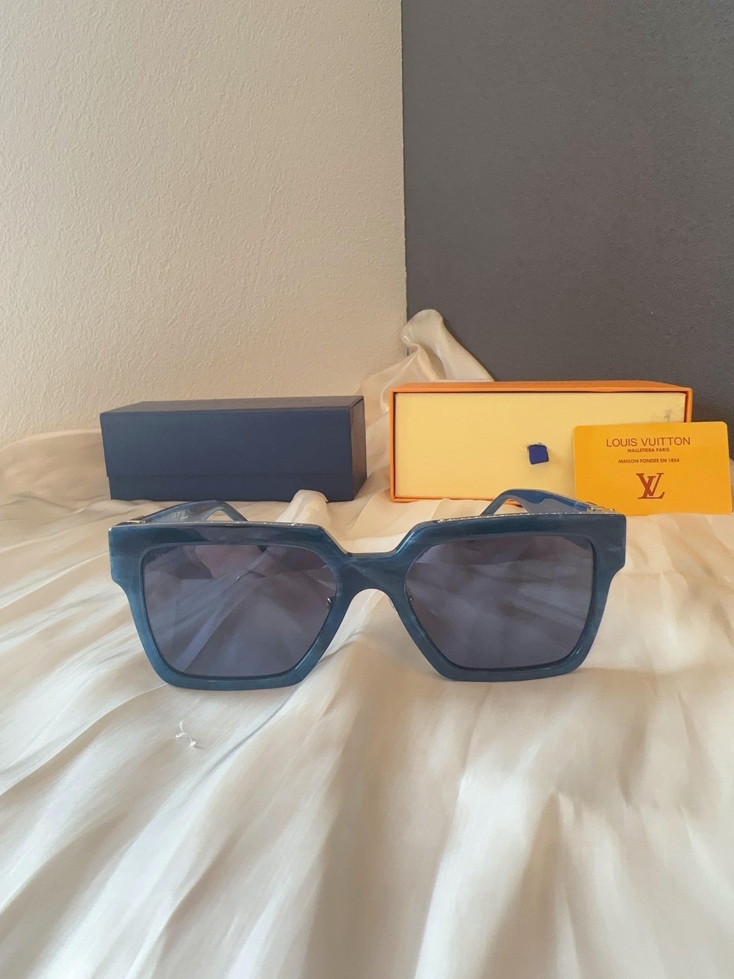 Louis Vuitton Z2179E Pont Neuf Blue Marble Sunglasses