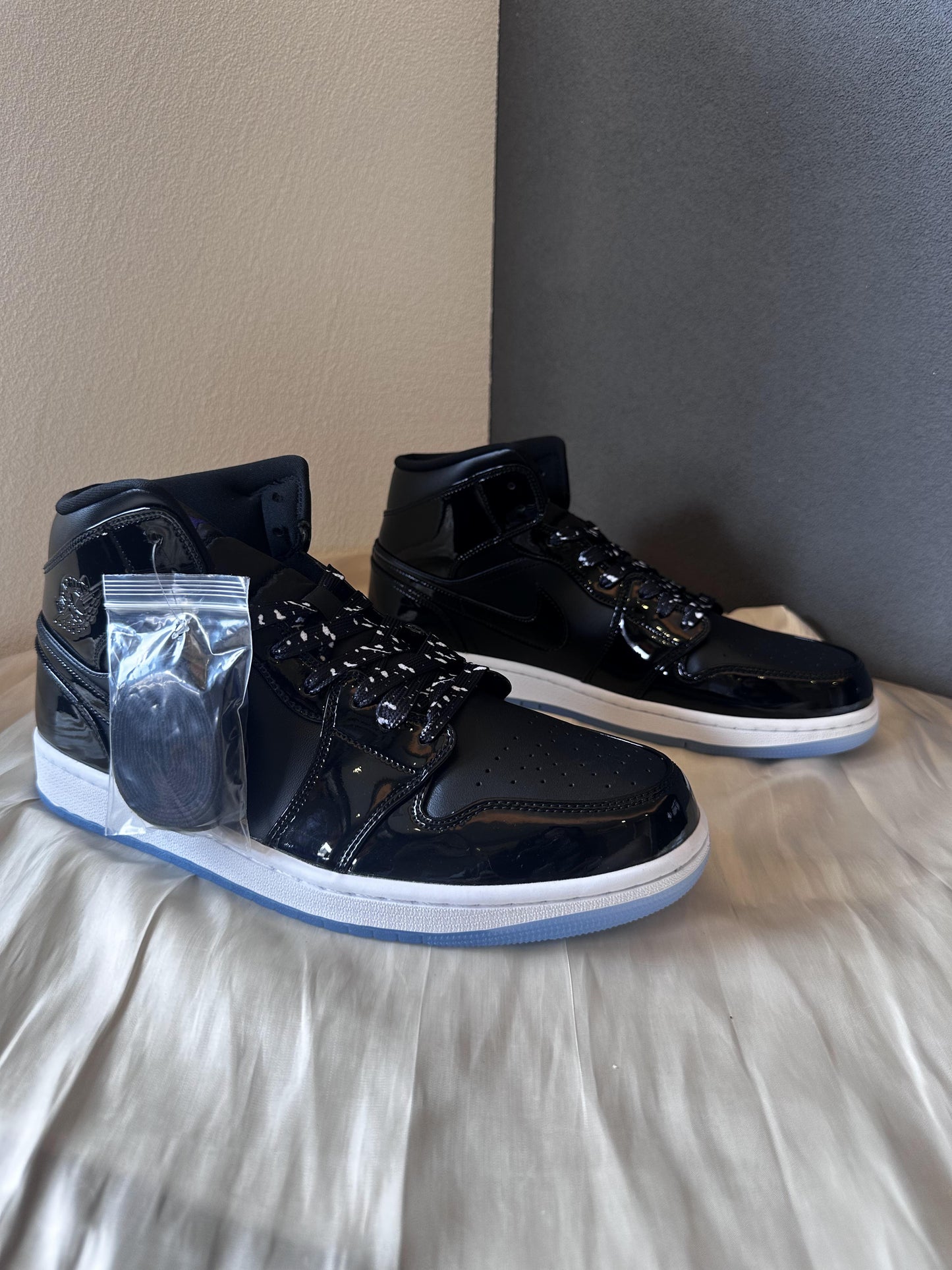 Air Jordan 1 Retro High OG "Black Patent"