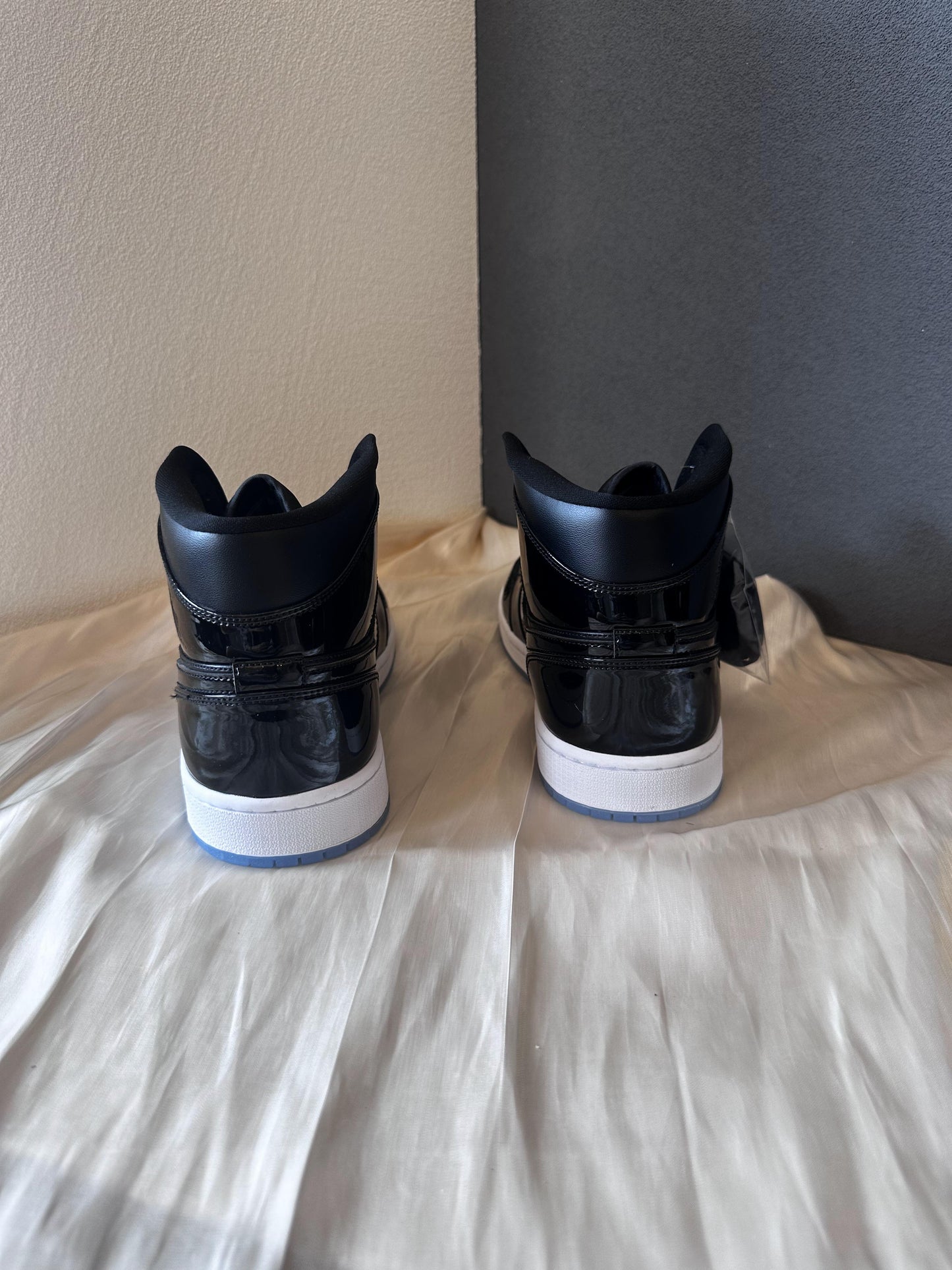 Air Jordan 1 Retro High OG "Black Patent"