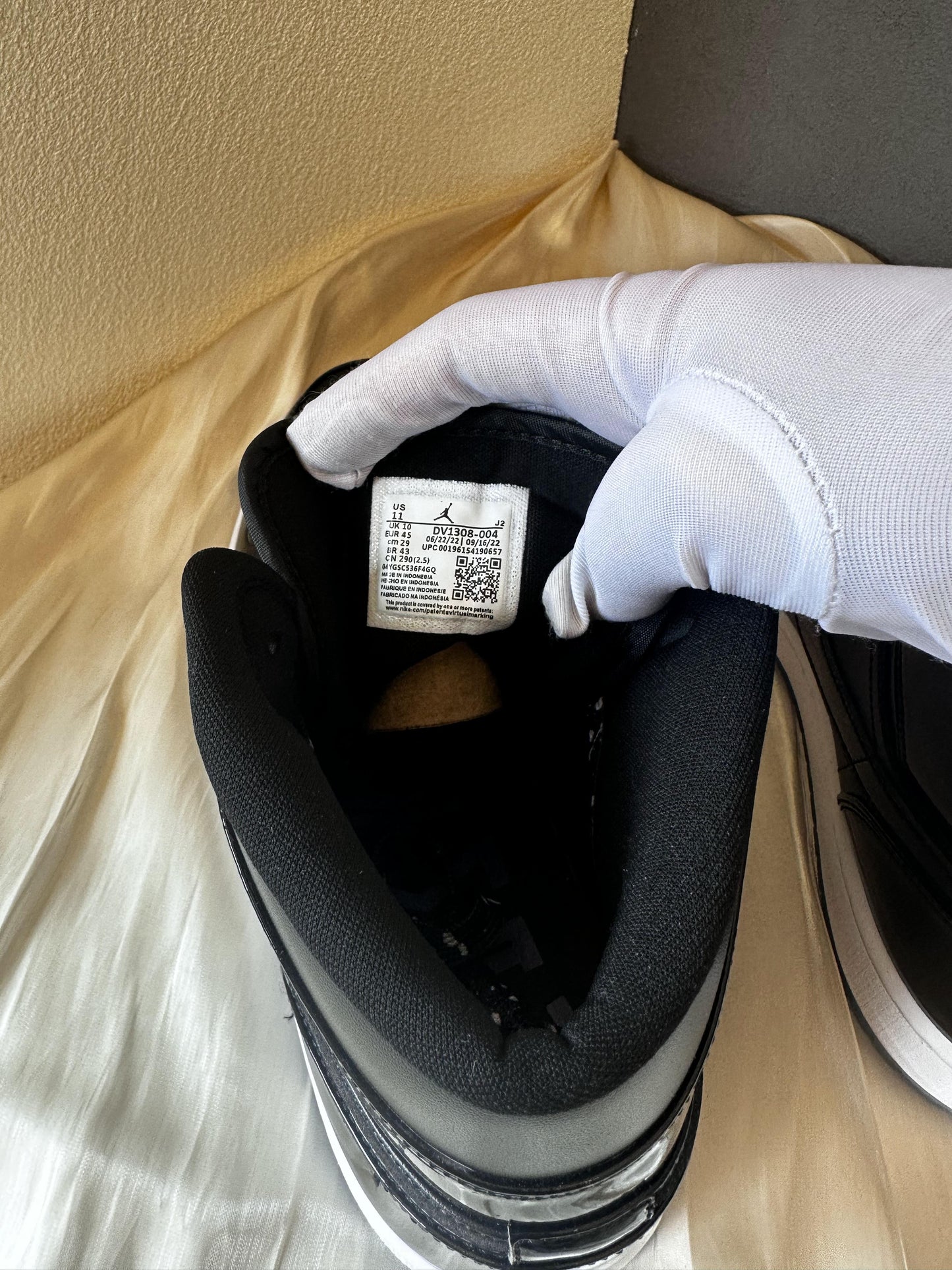 Air Jordan 1 Retro High OG "Black Patent"