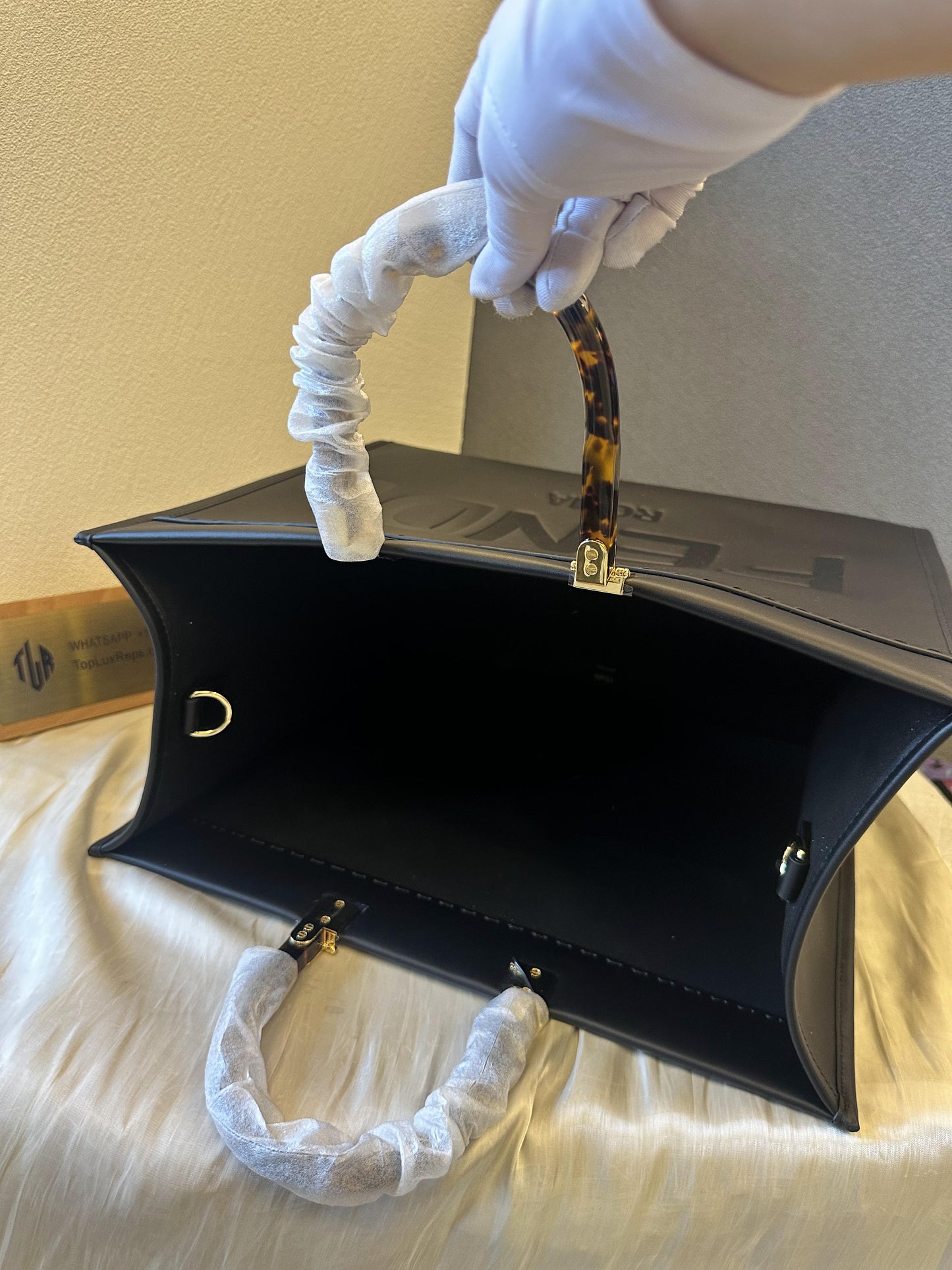 Fendi sunshine large black leather shopper with strap