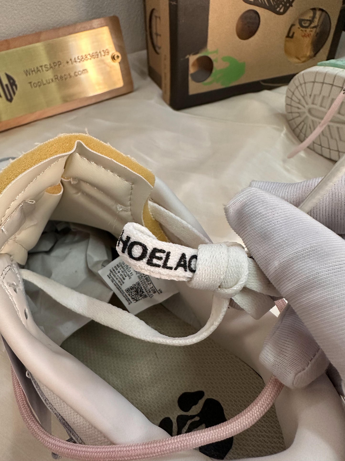 Off-White™ x Nike Dunk Low “Lot 08 of 50” – White/Neutral Grey/Pink