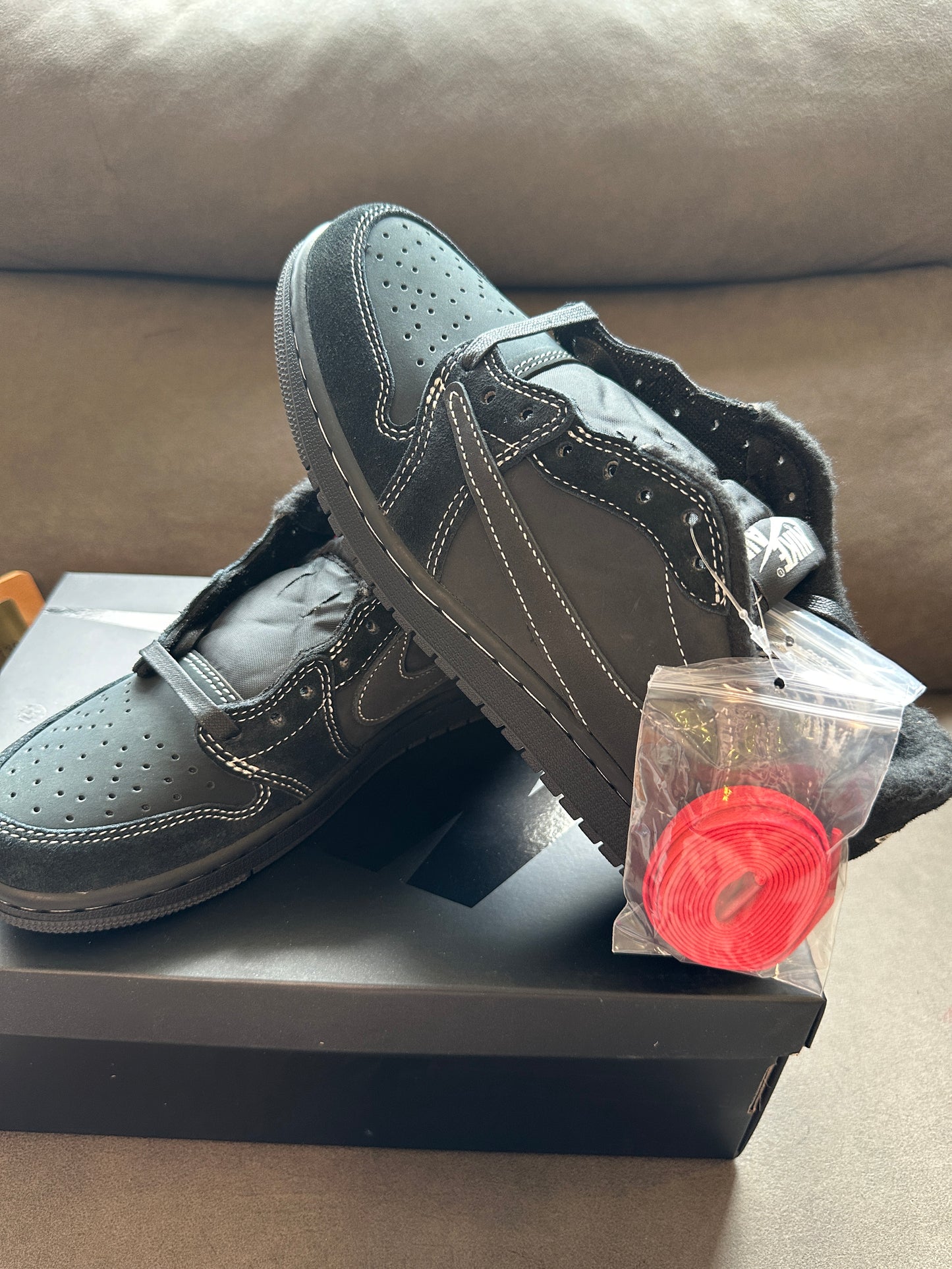 AIR JORDAN 1 x TRAVIS SCOTT BLACK PHANTOM-