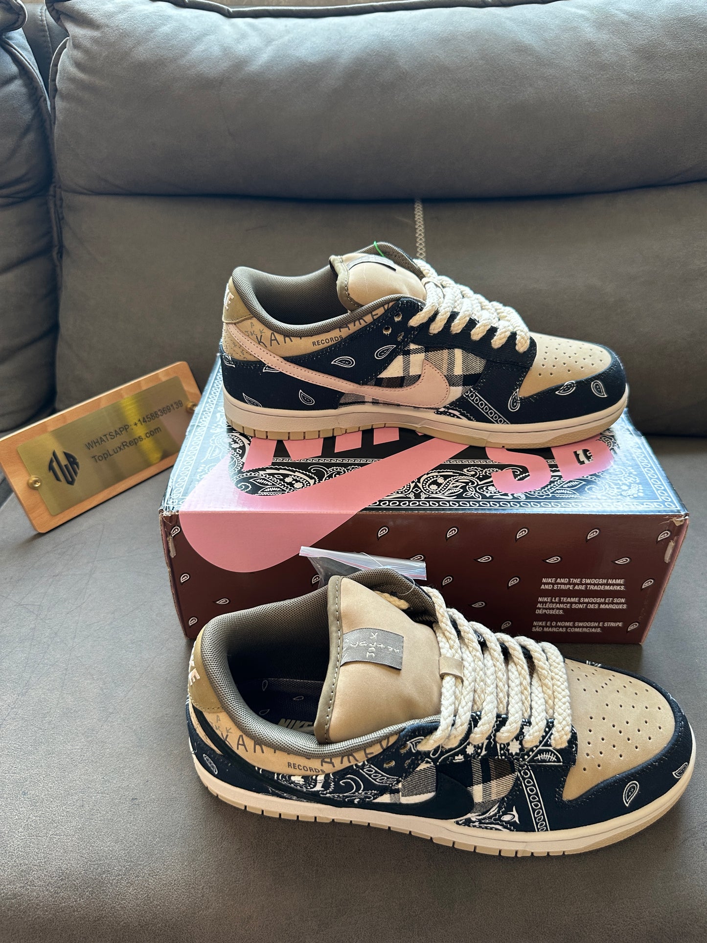 NIKE SB DUNK LOW x TRAVIS SCOTT -