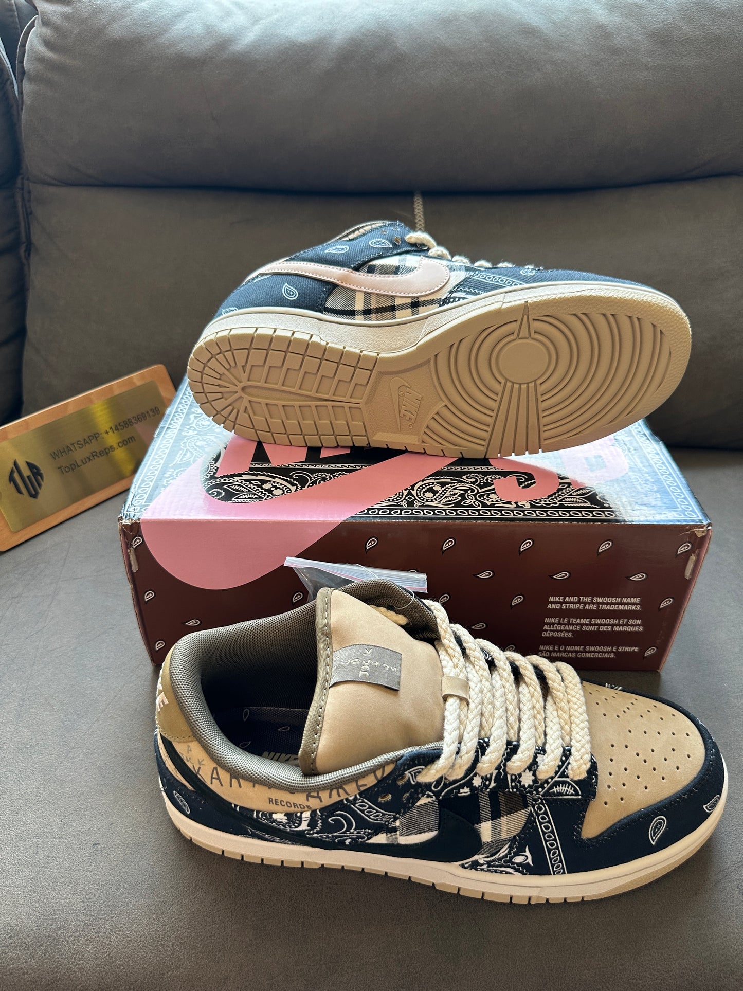 NIKE SB DUNK LOW x TRAVIS SCOTT -