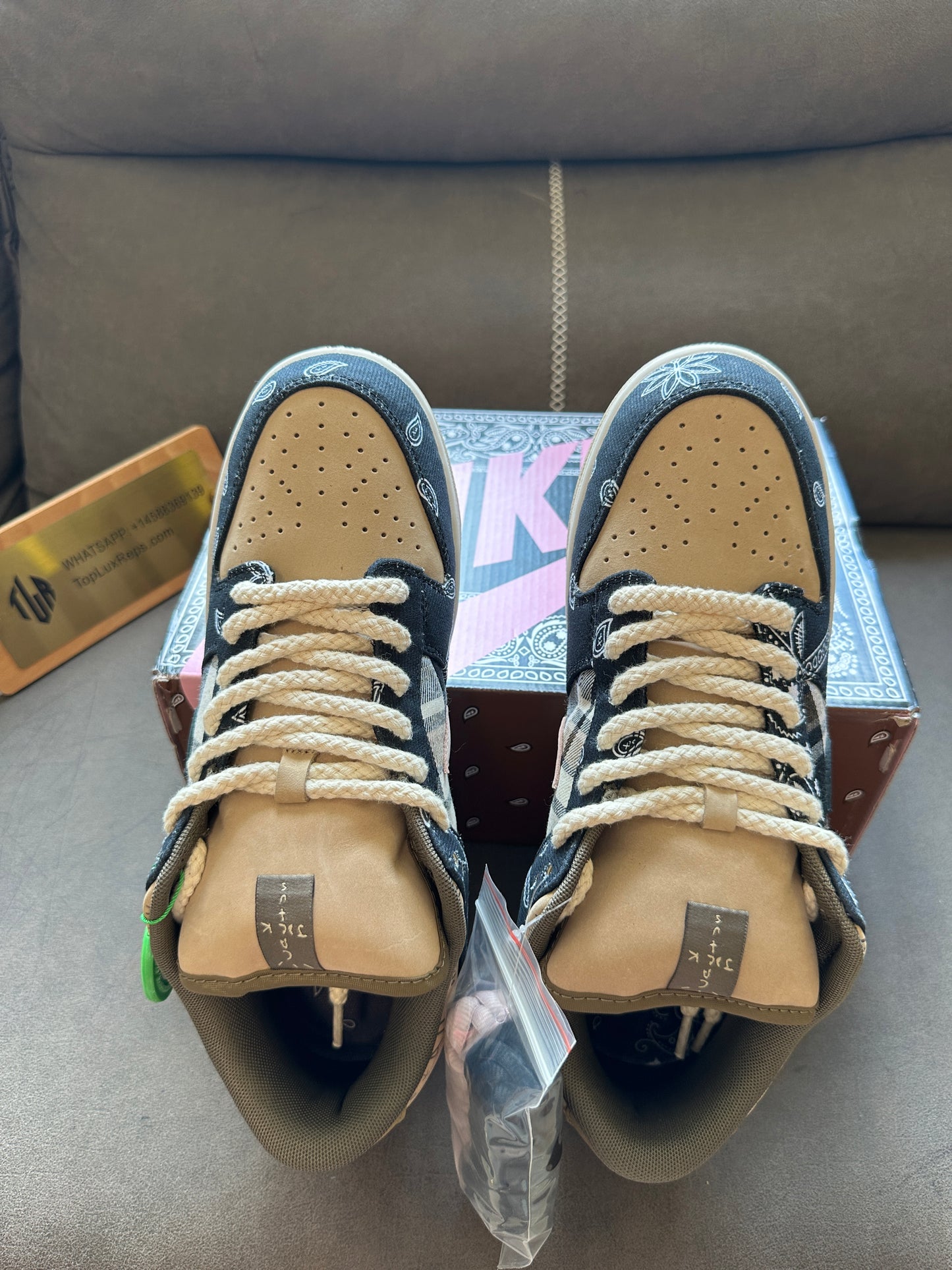 NIKE SB DUNK LOW x TRAVIS SCOTT -