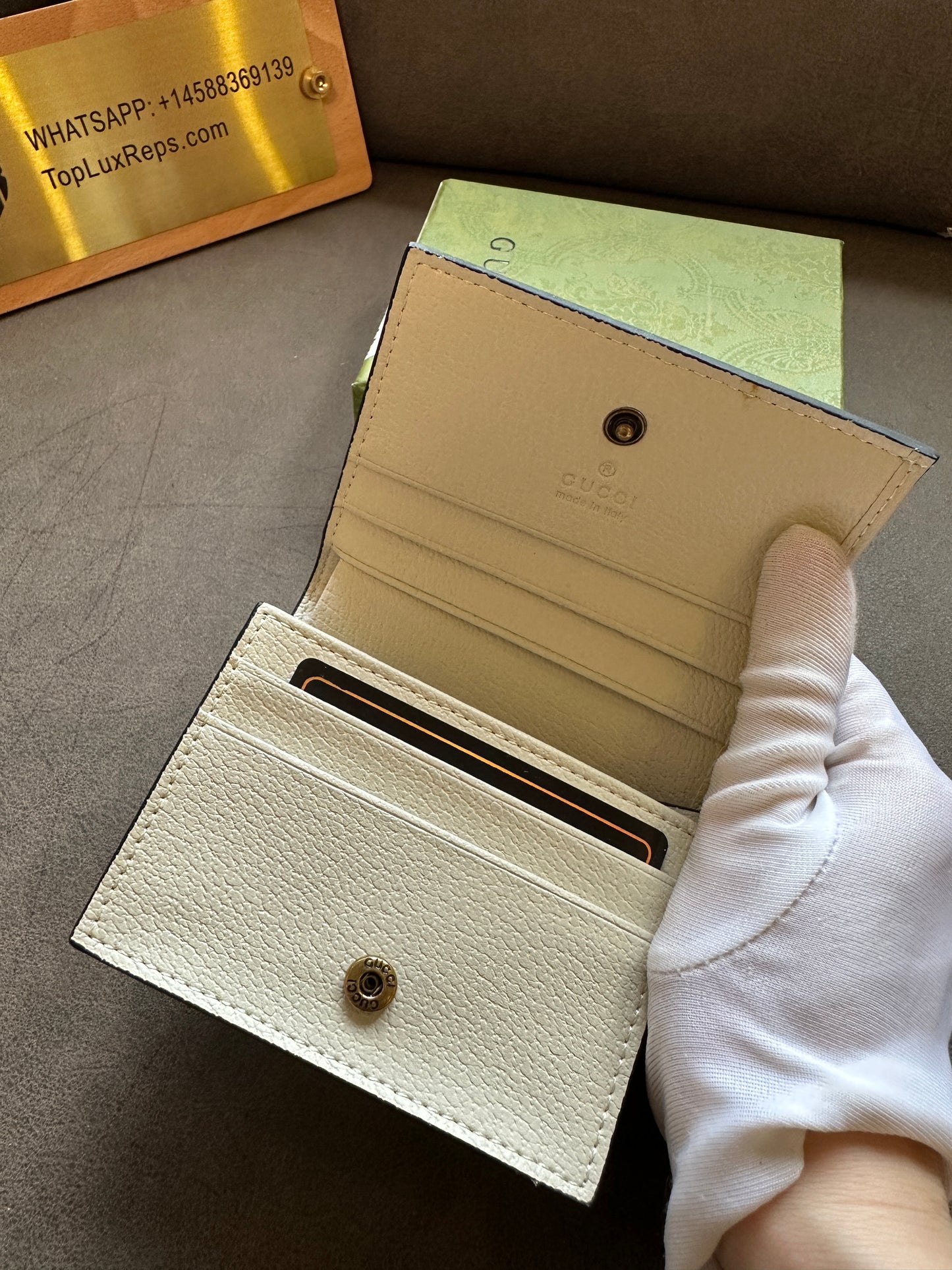 Gucci White Leather Card Holder with Bamboo Clasp and GG Logo