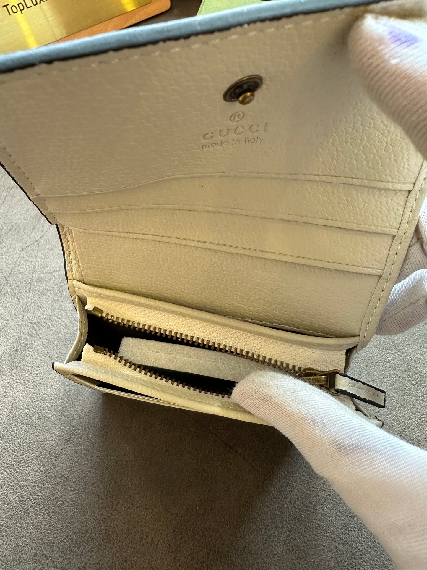 Gucci White Leather Card Holder with Bamboo Clasp and GG Logo