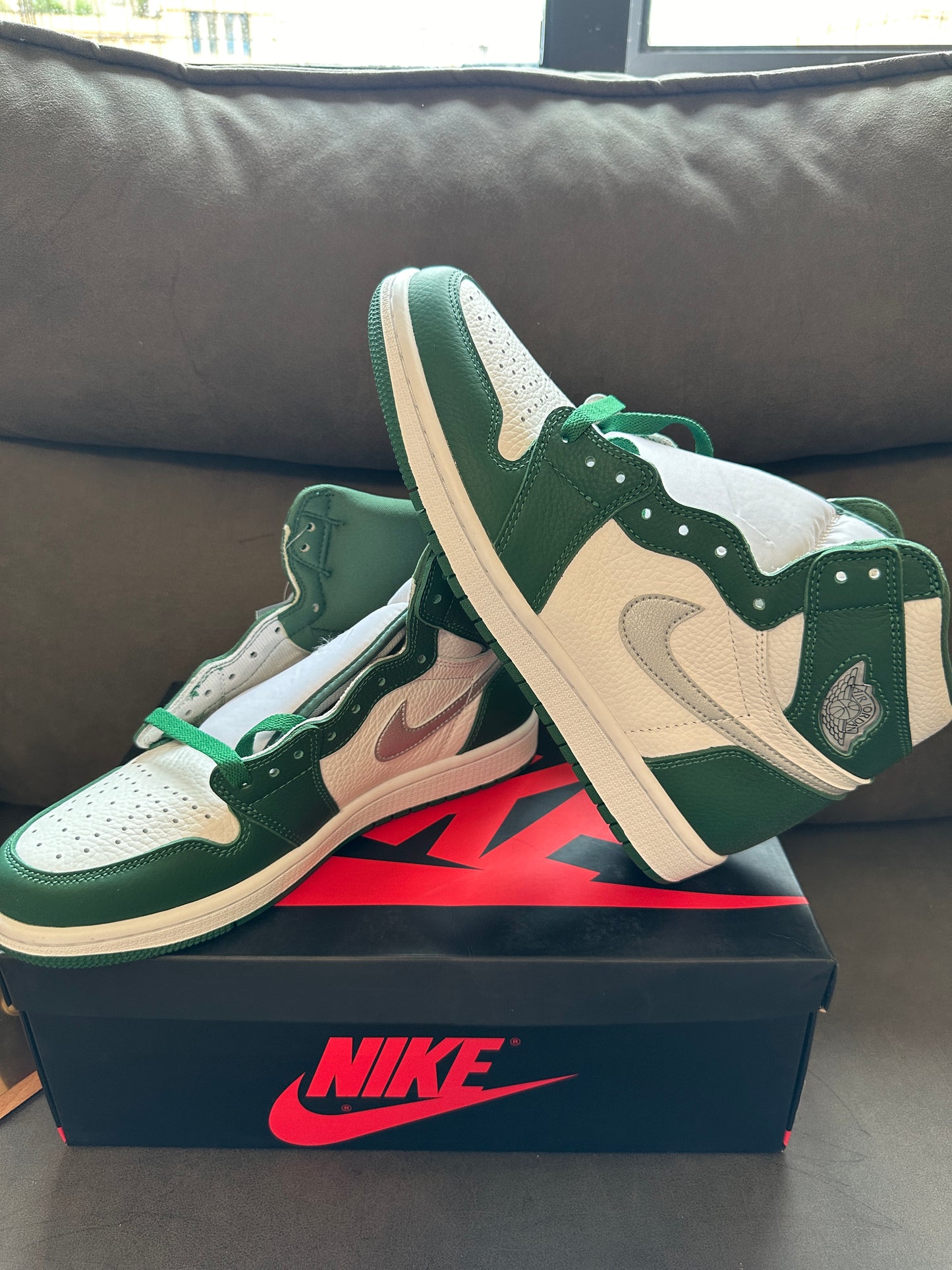 Nike Air Jordan 1 Retro High OG "Lucky Green" White/Green