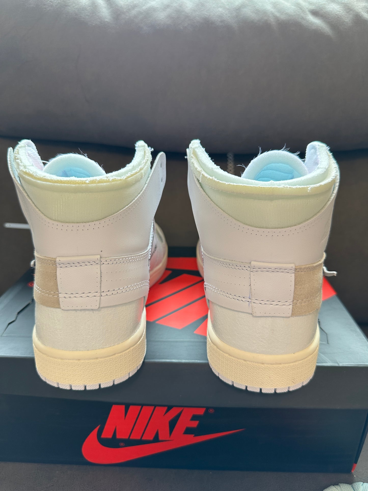Off-White x Air Jordan 1 Retro High OG "White" 2018
