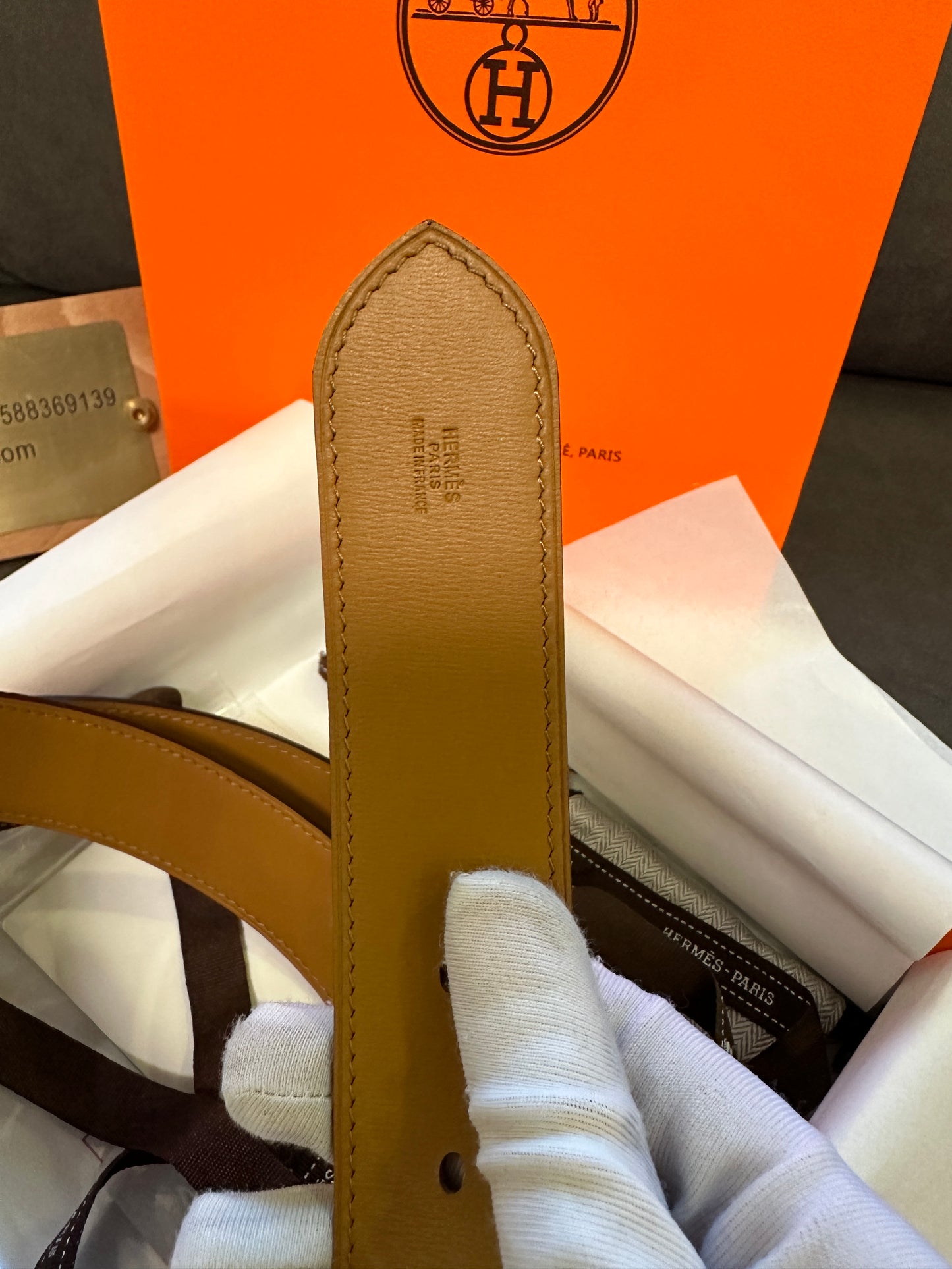 Hermès Leather Belt with Silver Buckle – Classic Reversible Design