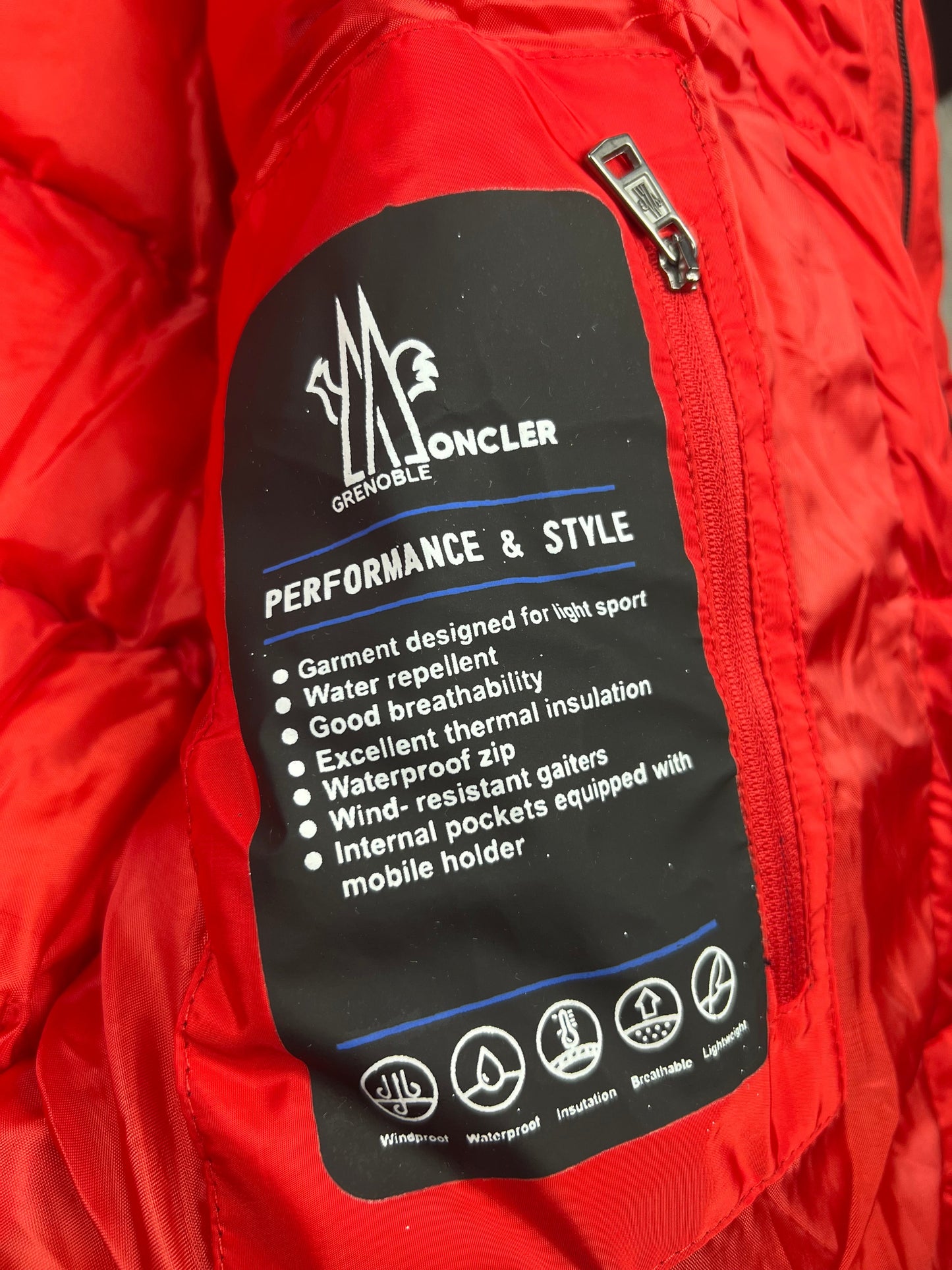Cappotto rosso Moncler