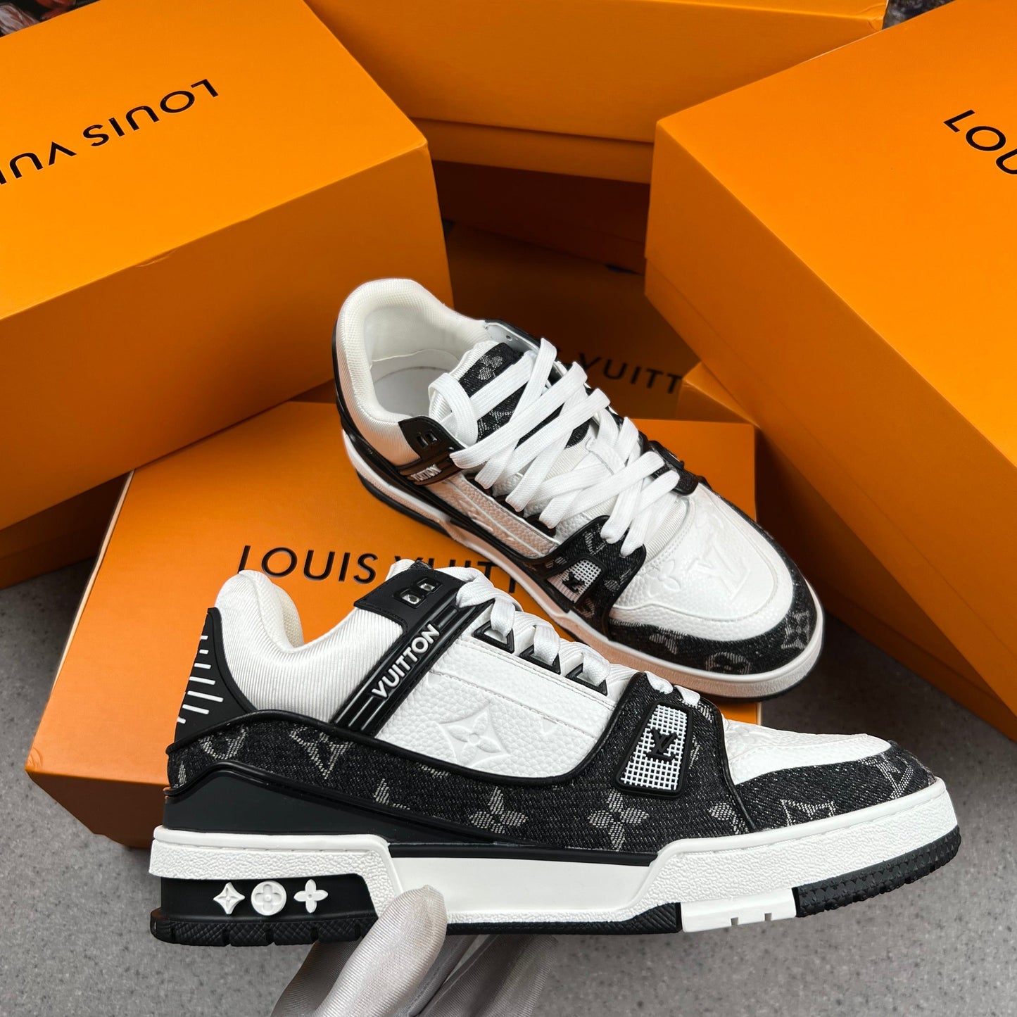 Men LV trainers