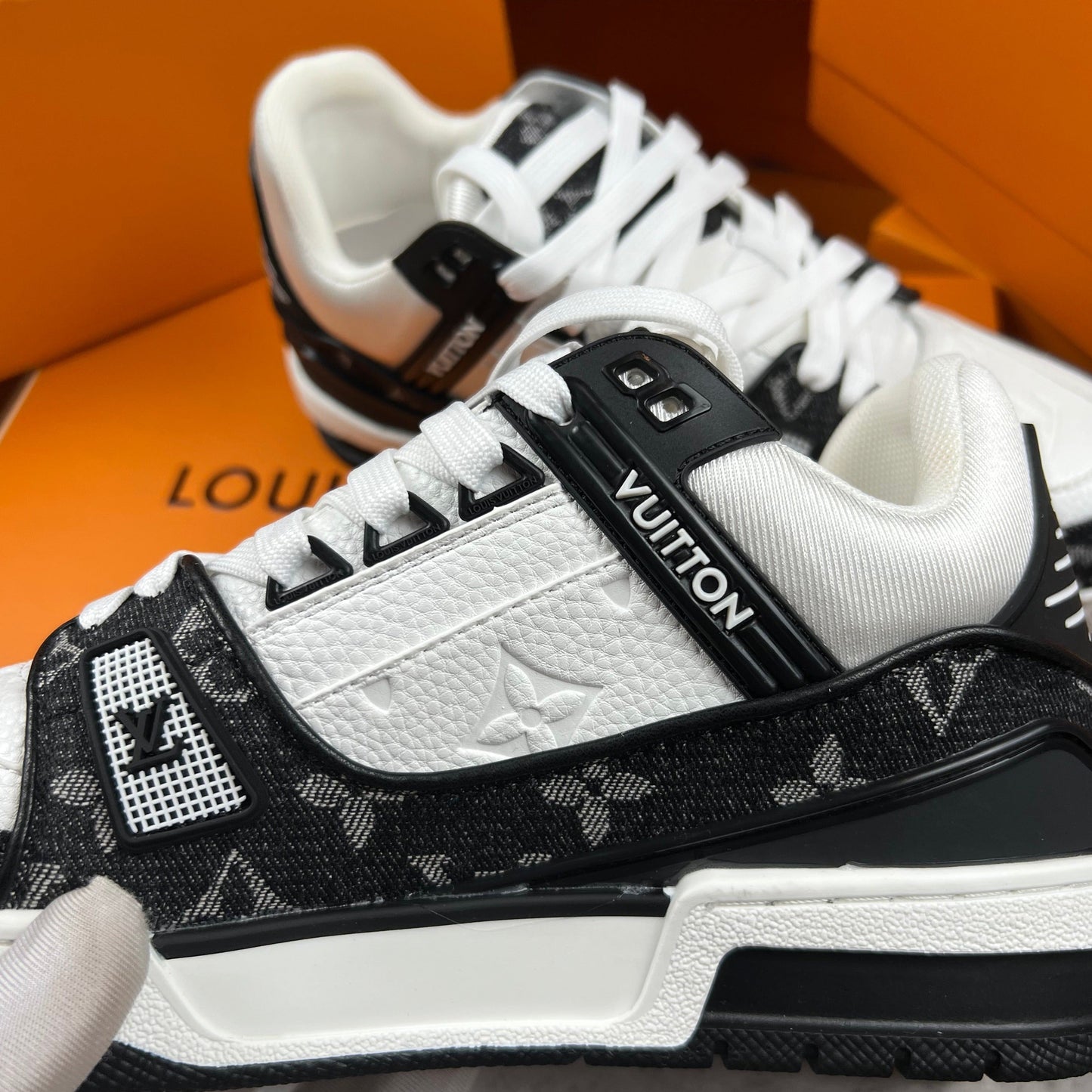 Men LV trainers