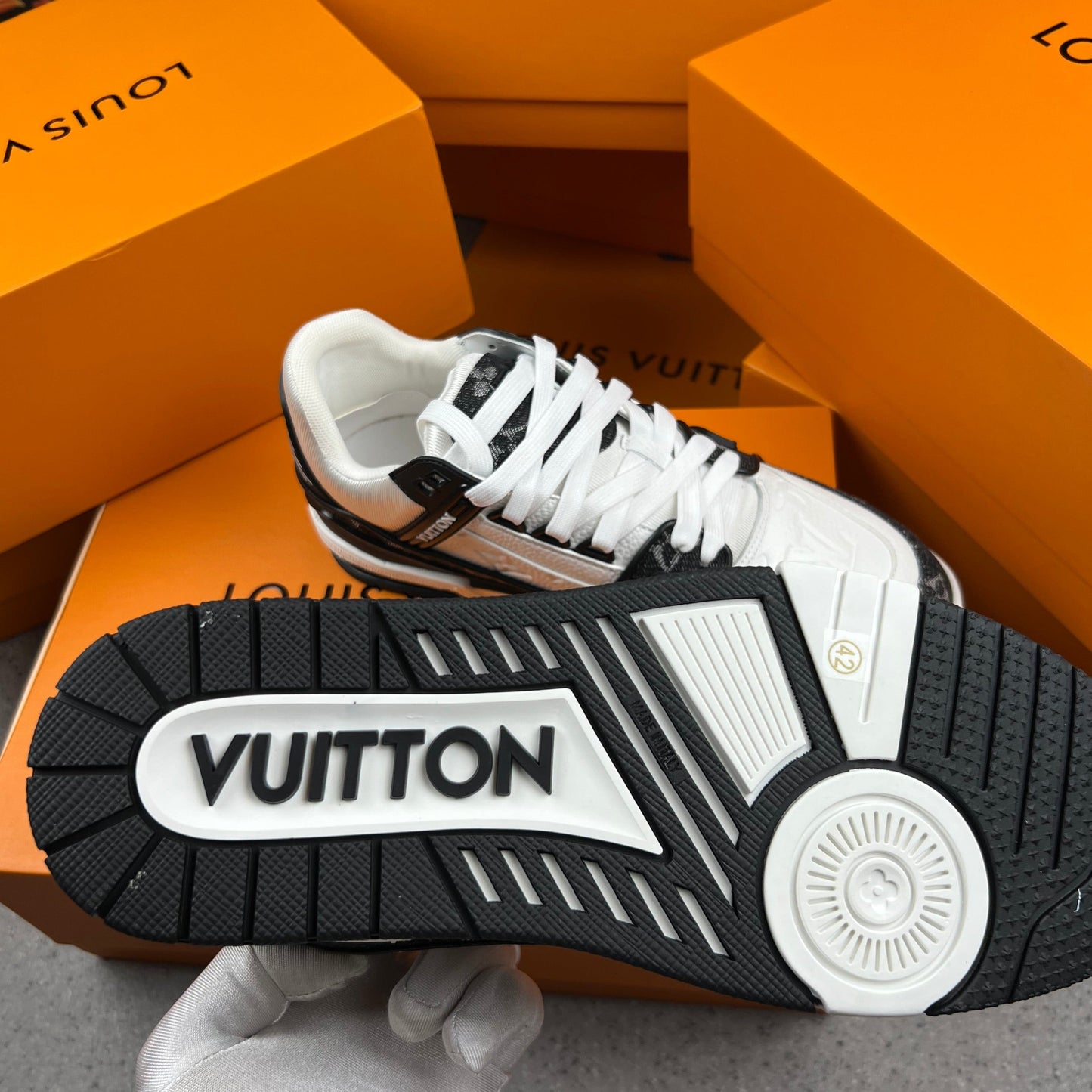 Men LV trainers
