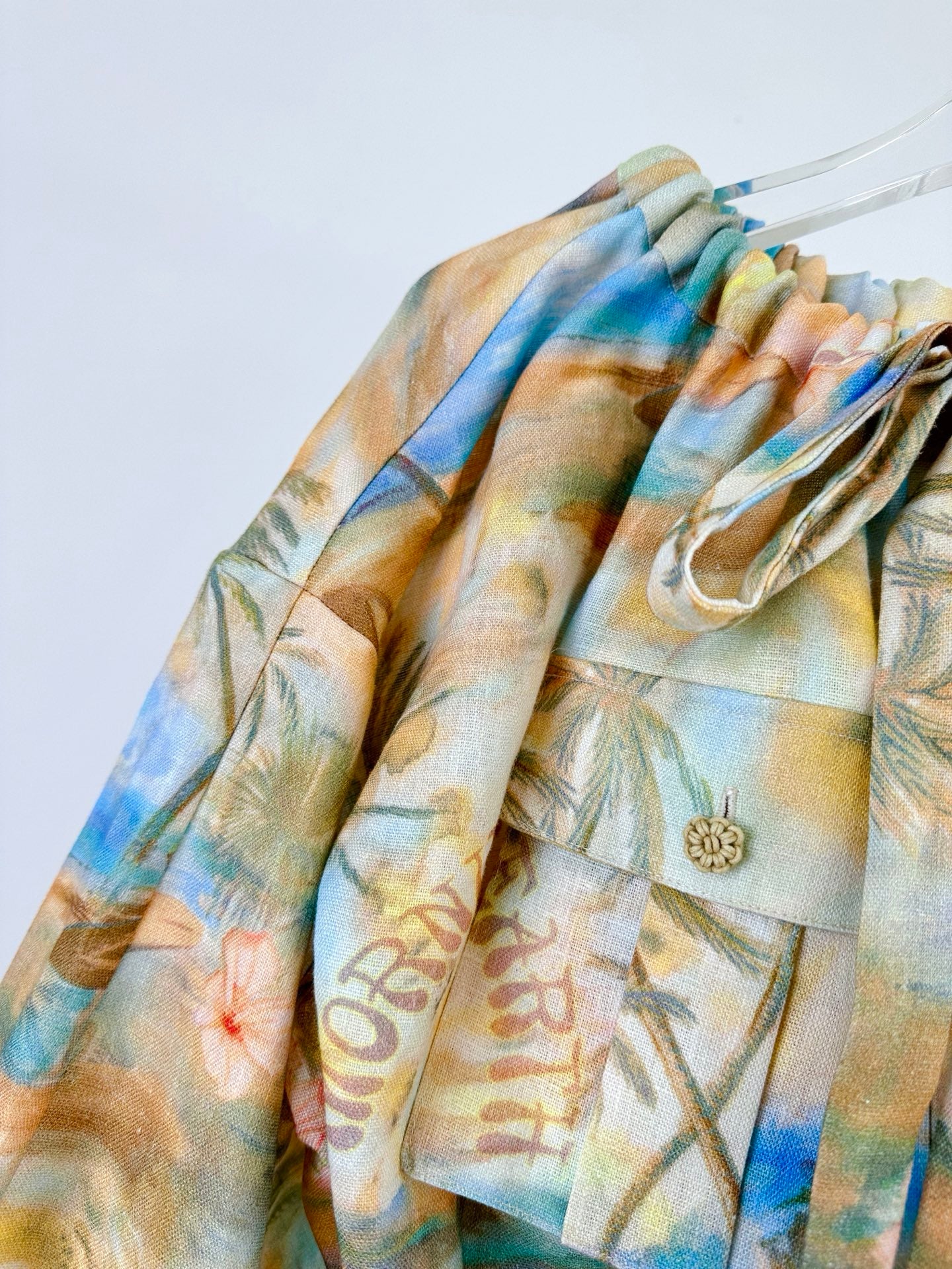 Robe courte en lin Zimmermann « ILLUMINATE » avec col à cordon et manches ballon – SS 2025