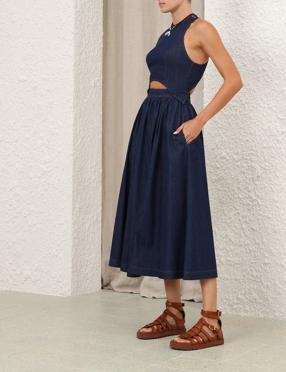 Robe midi en jean à découpes et dos croisé Zimmermann Printemps/Été 2025