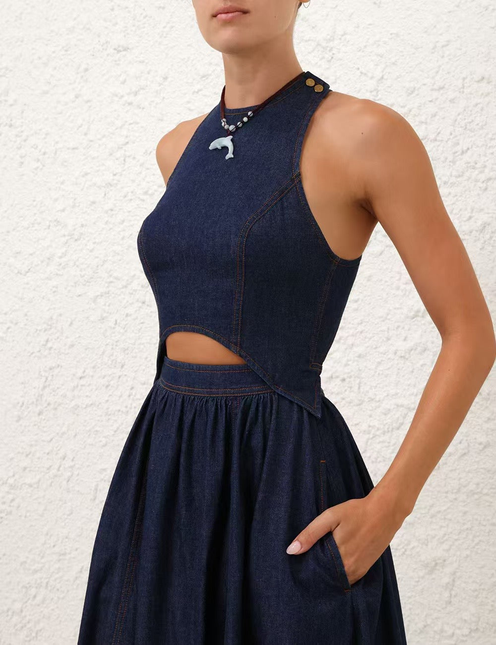 Robe midi en jean à découpes et dos croisé Zimmermann Printemps/Été 2025