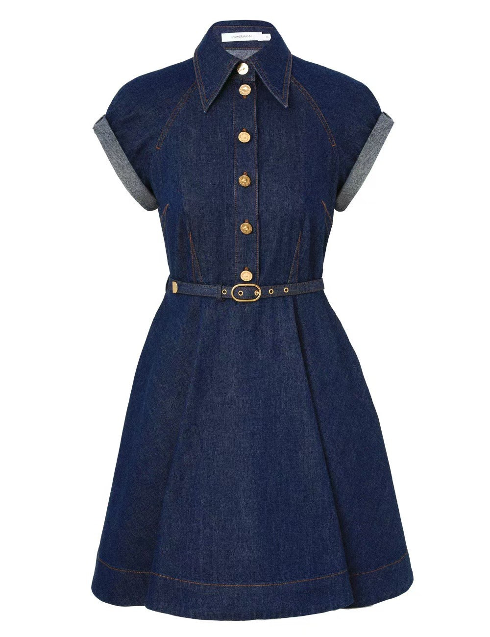 Robe chemise en jean ceinturée avec boutons personnalisés, collection printemps/été 2025 de Zimmermann