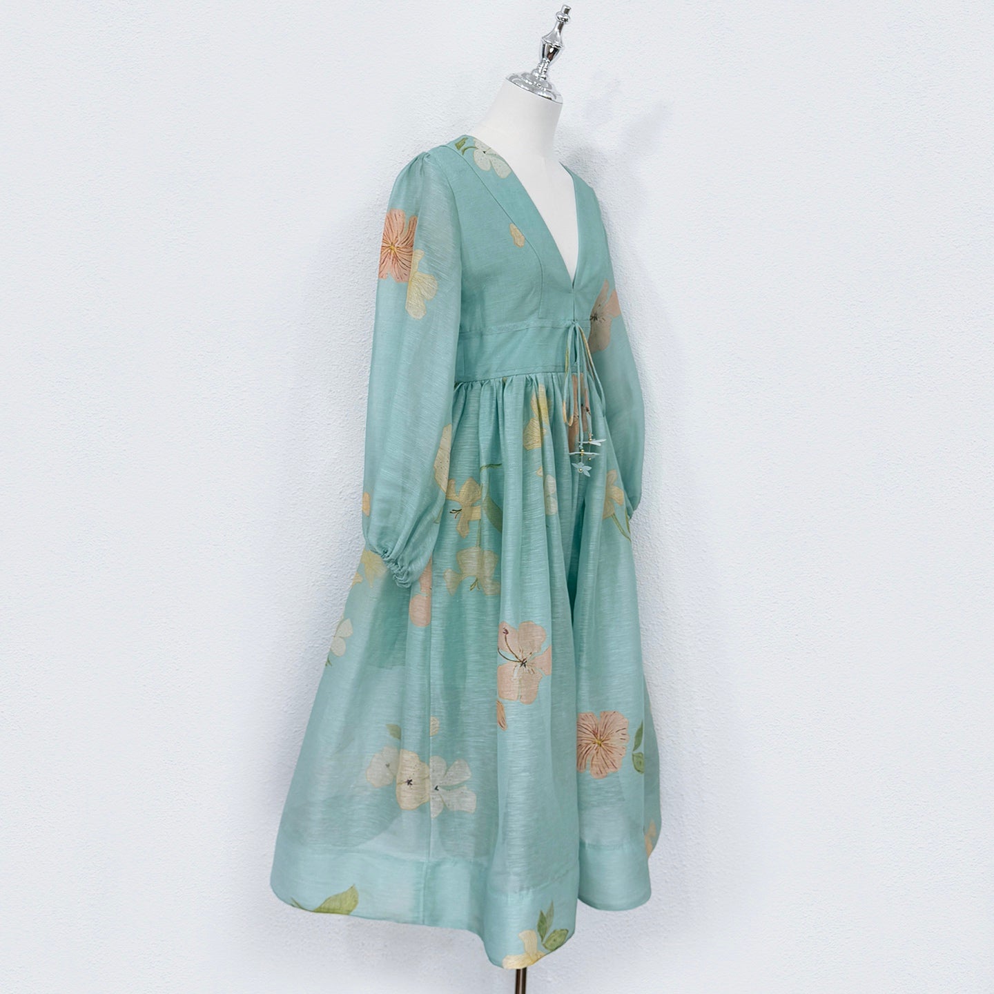 Robe midi fleurie en soie et lin vert Zimmermann avec cordon de serrage à la taille