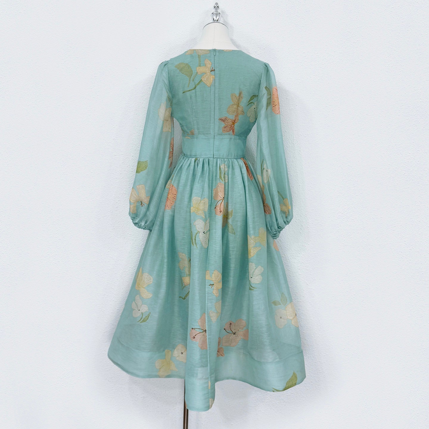 Robe midi fleurie en soie et lin vert Zimmermann avec cordon de serrage à la taille