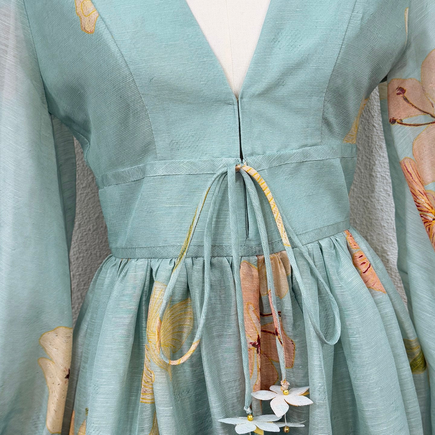 Robe midi fleurie en soie et lin vert Zimmermann avec cordon de serrage à la taille