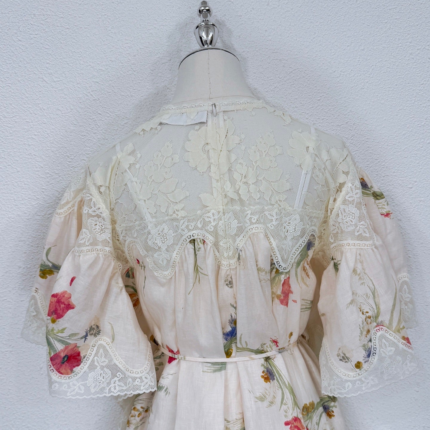 Mini-robe en lin fleuri Zimmermann avec détails en dentelle et jupon