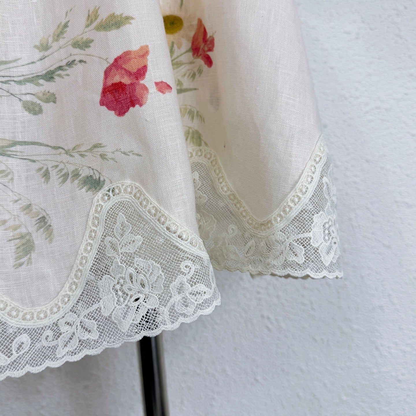 Mini-robe en lin fleuri Zimmermann avec détails en dentelle et jupon