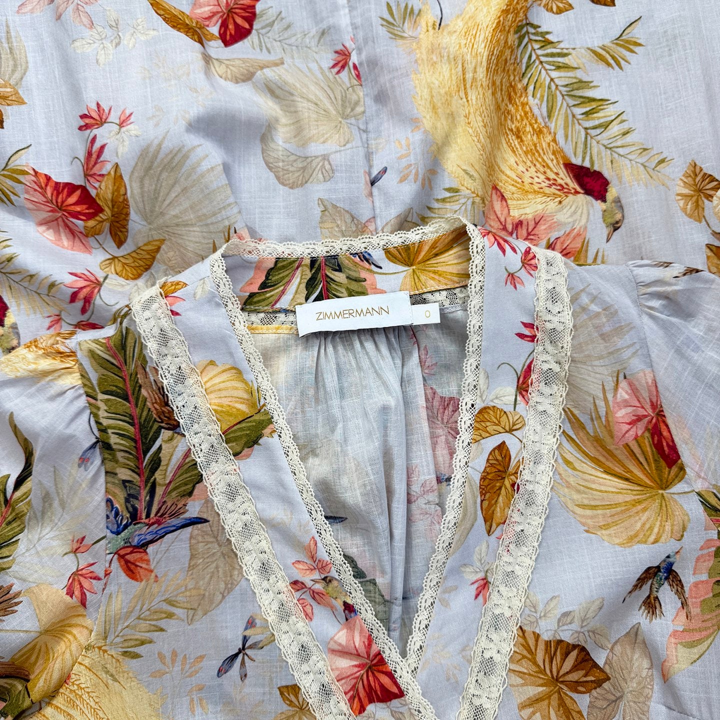 Robe portefeuille fleurie en coton style Zimmermann avec bordure en dentelle – Robe longue à manches longues