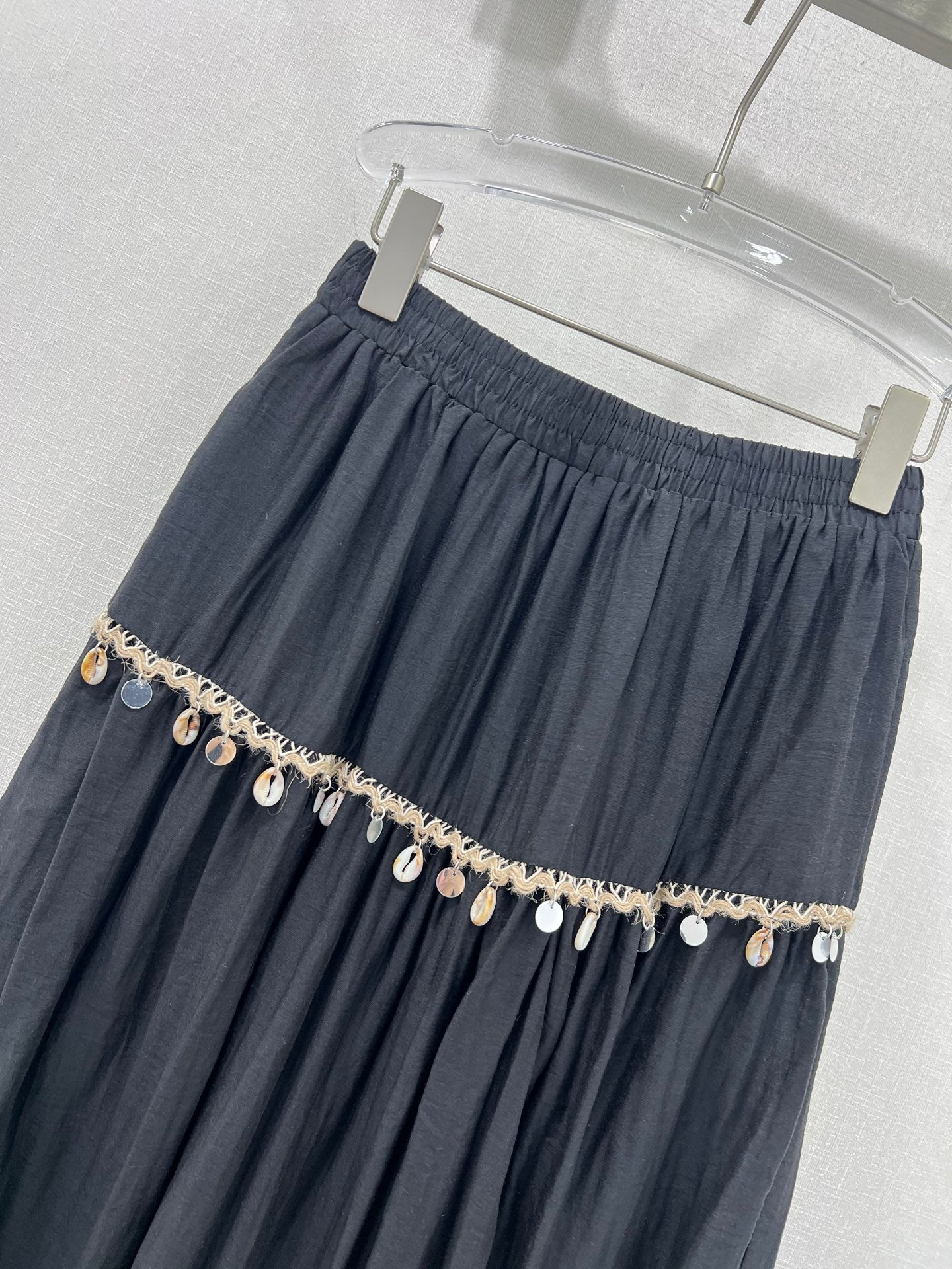 Jupe midi taille haute noire à ornements coquillages Zimmermann 2025