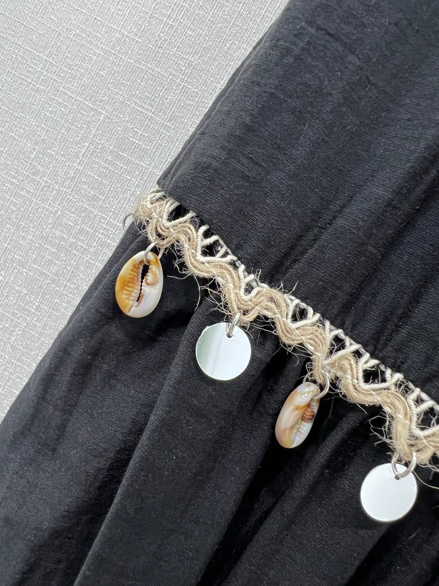 Jupe midi taille haute noire à ornements coquillages Zimmermann 2025
