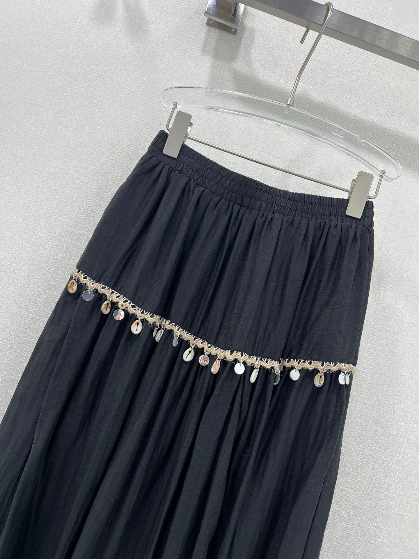 Jupe midi taille haute noire à ornements coquillages Zimmermann 2025