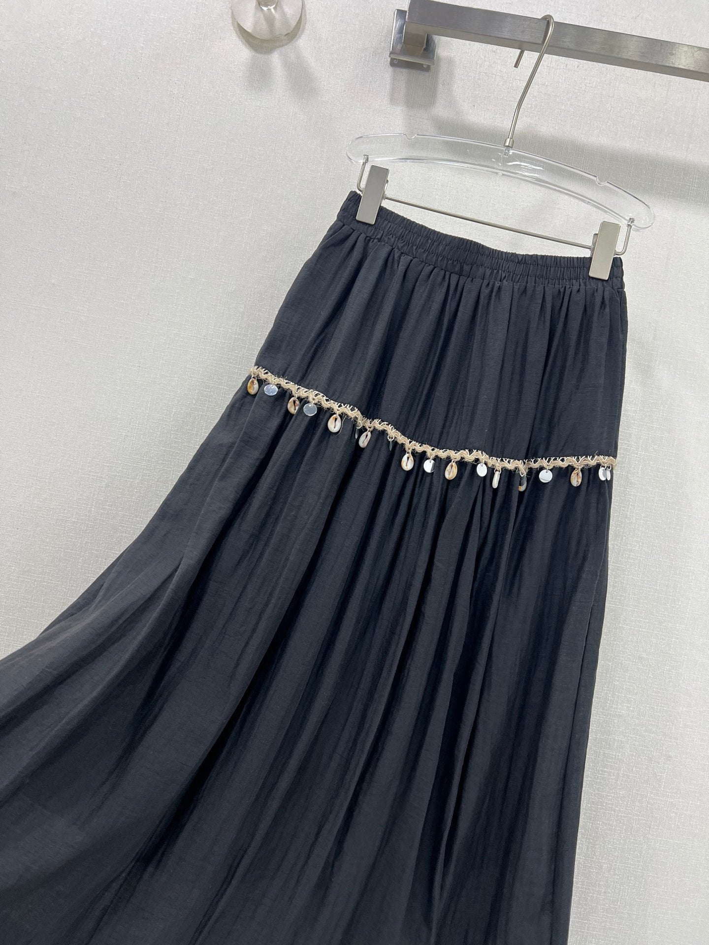 Jupe midi taille haute noire à ornements coquillages Zimmermann 2025