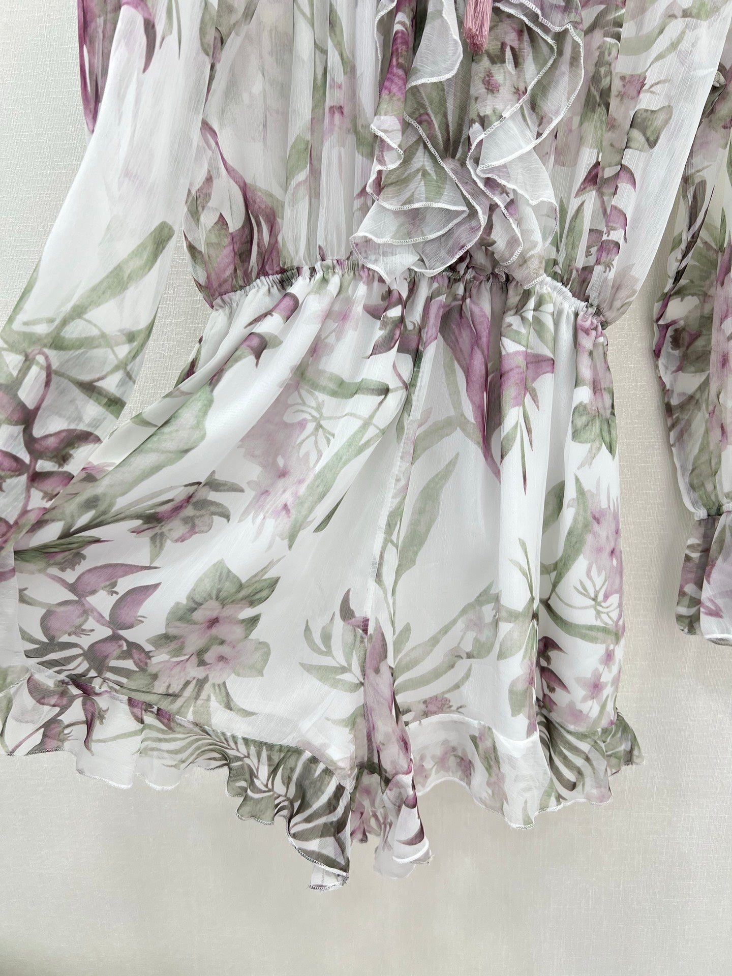 Robe courte fleurie à volants et col noué Zimmermann avec manches lanternes