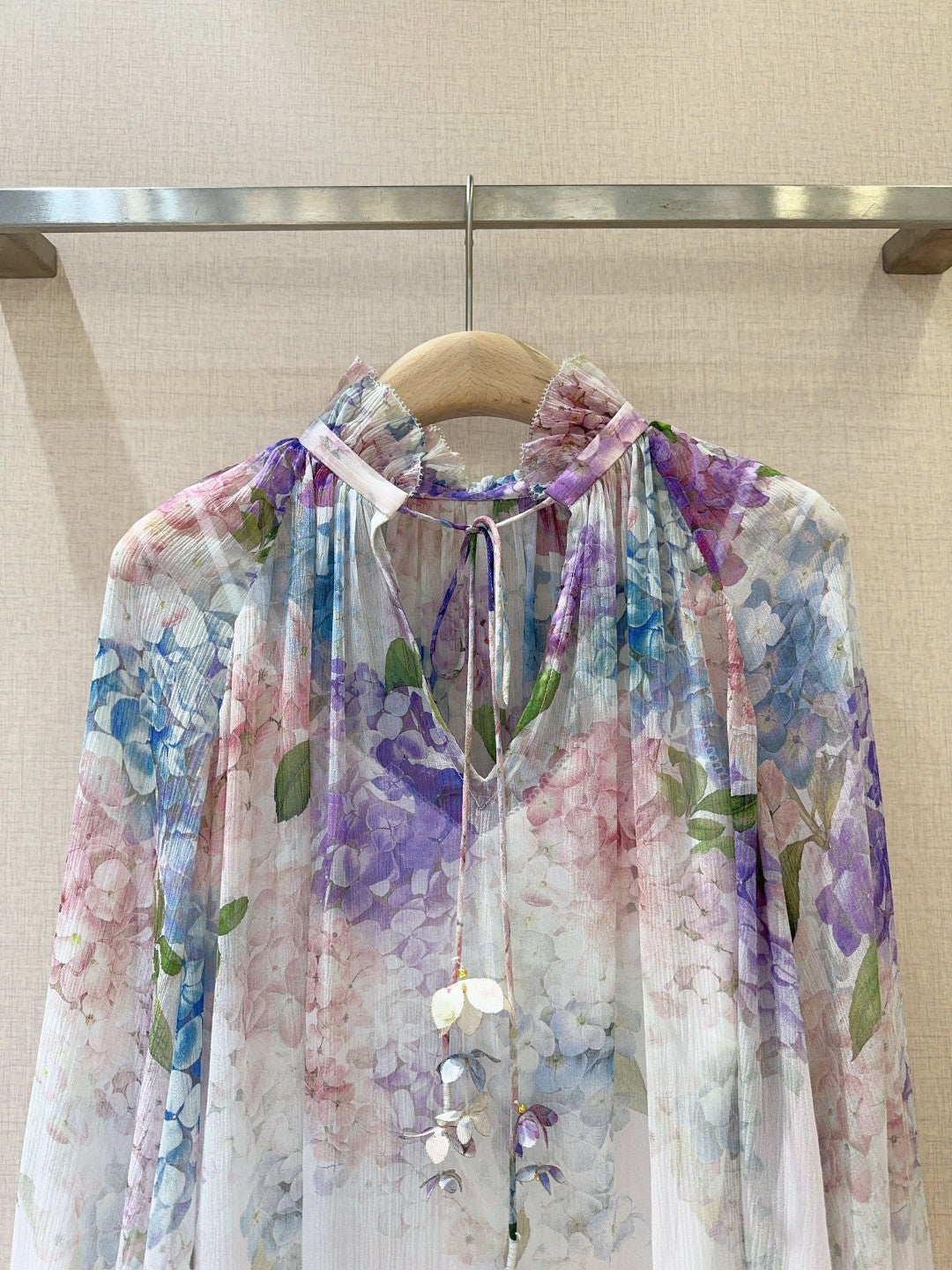 Chemisier à manches lanternes et col noué à volants, imprimé hortensias Zimmermann