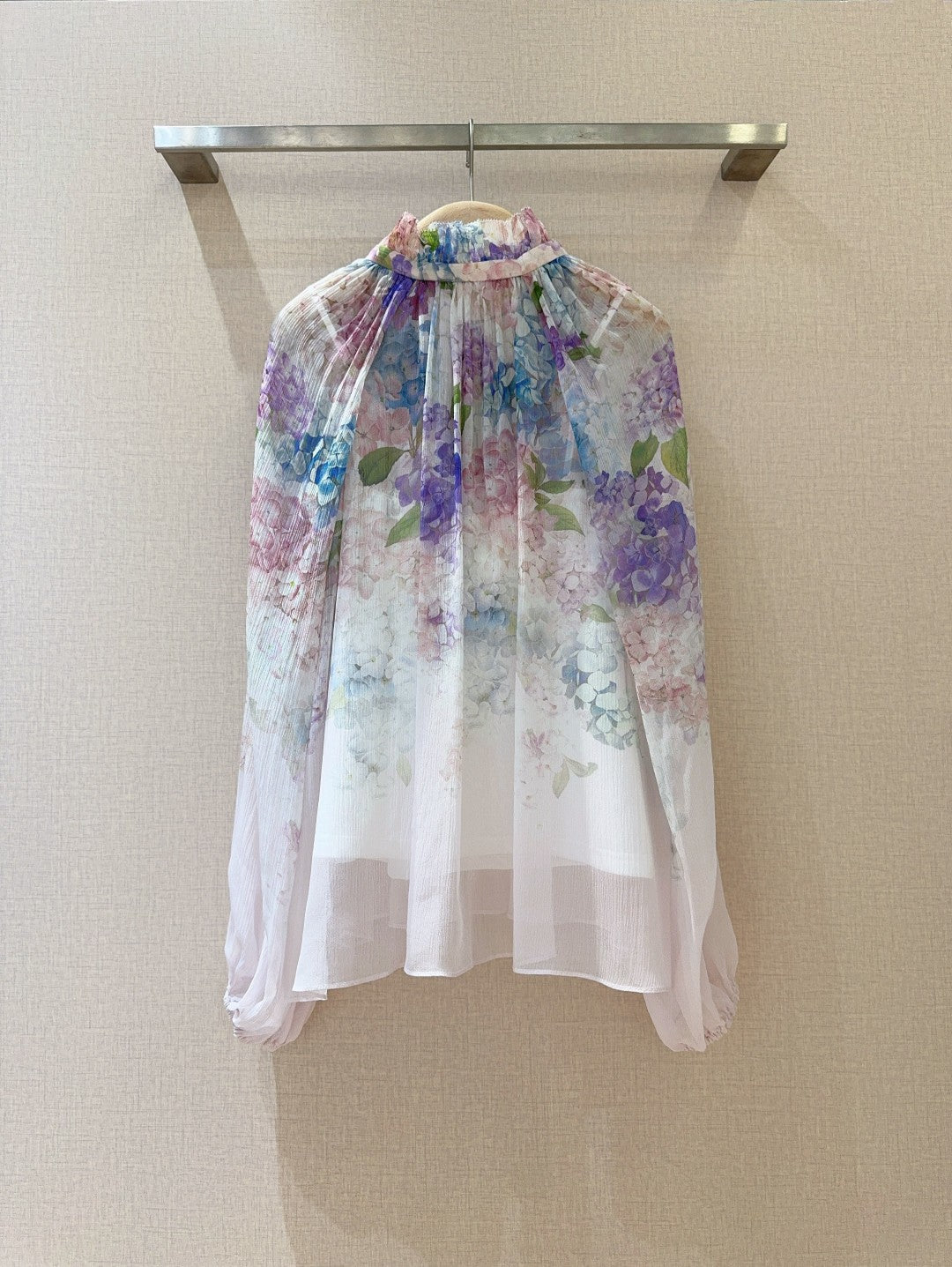 Chemisier à manches lanternes et col noué à volants, imprimé hortensias Zimmermann
