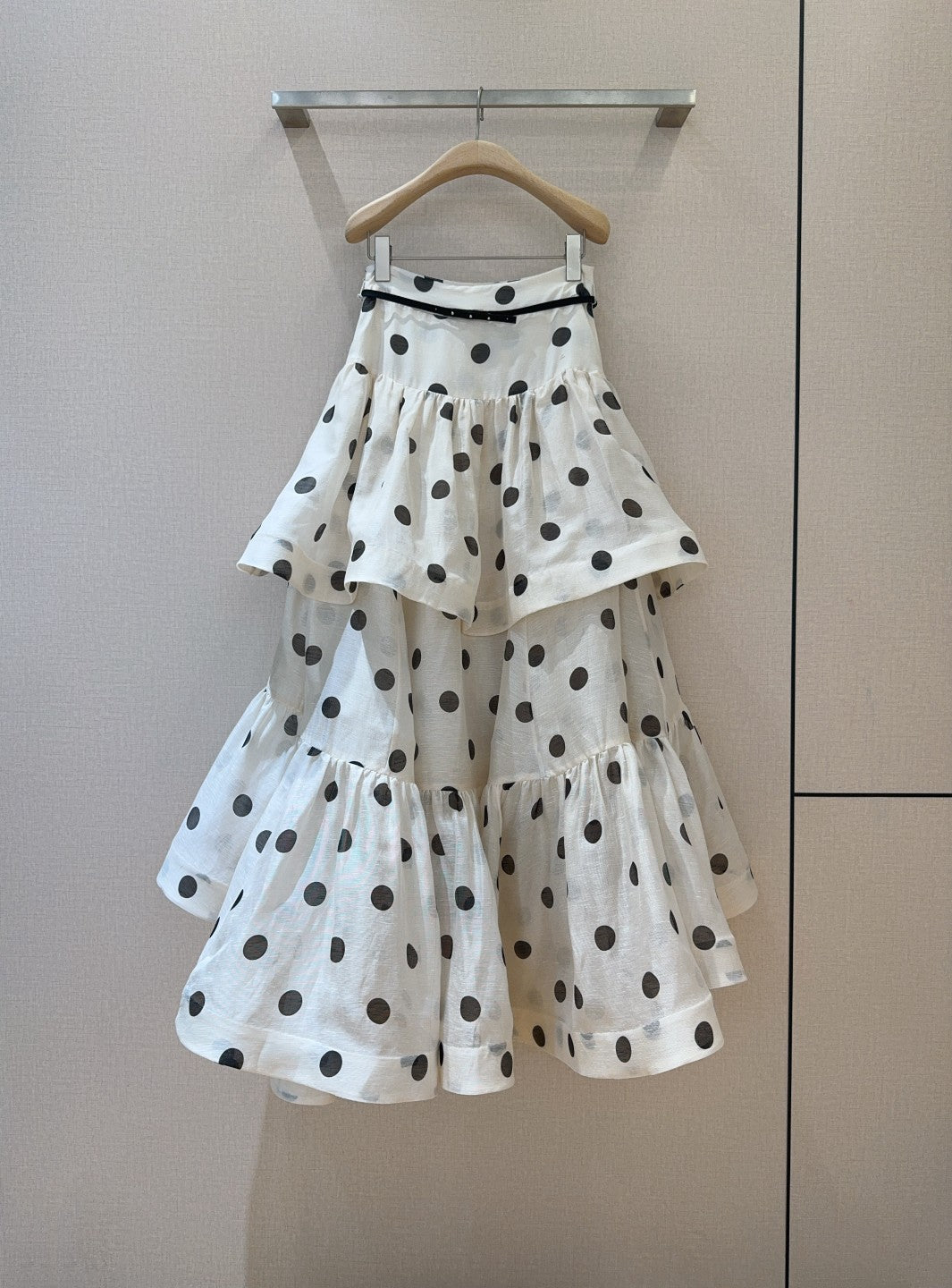 Jupe mi-longue à volants et pois Zimmermann en soie et lin crème