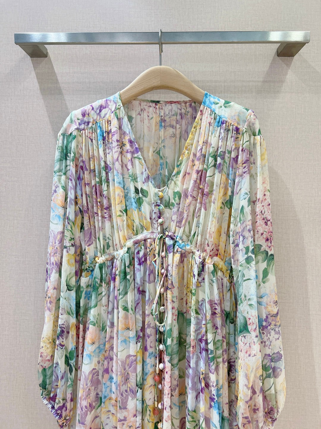 Robe longue en soie taille empire Zimmermann à imprimé floral pêche