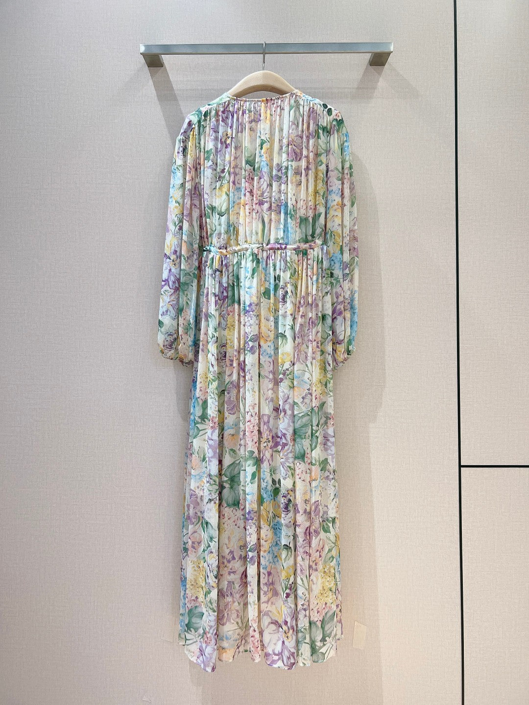 Robe longue en soie taille empire Zimmermann à imprimé floral pêche