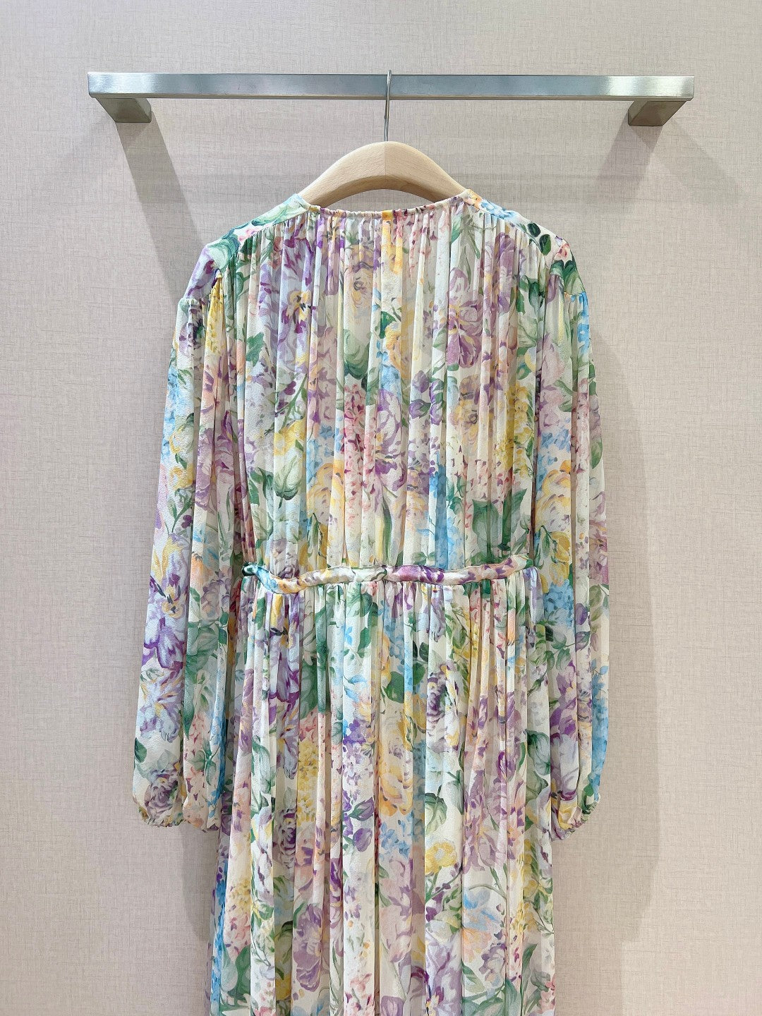 Robe longue en soie taille empire Zimmermann à imprimé floral pêche