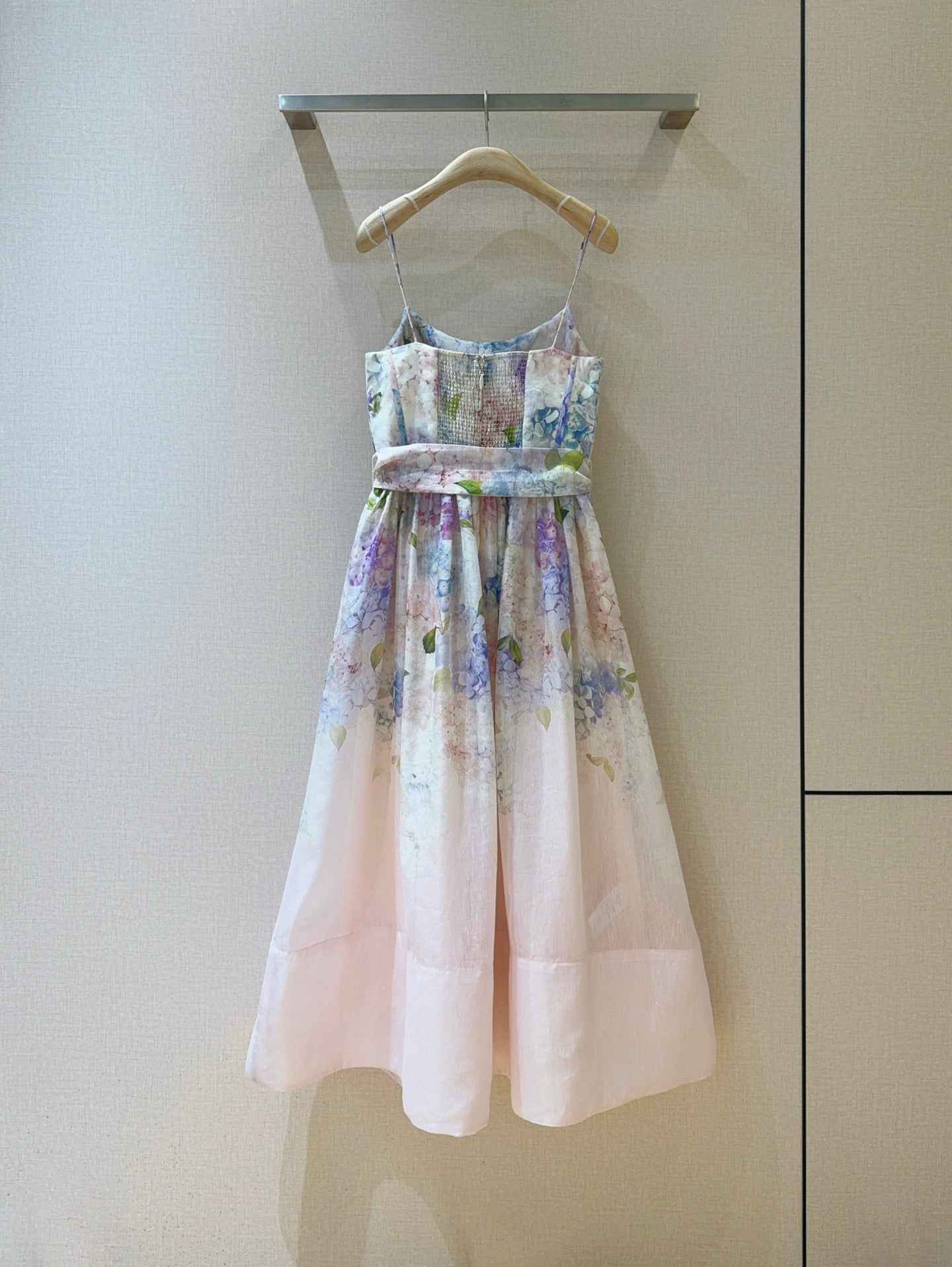 Robe midi en organza de soie mélangée à fleurs Zimmermann avec ceinture à nouer