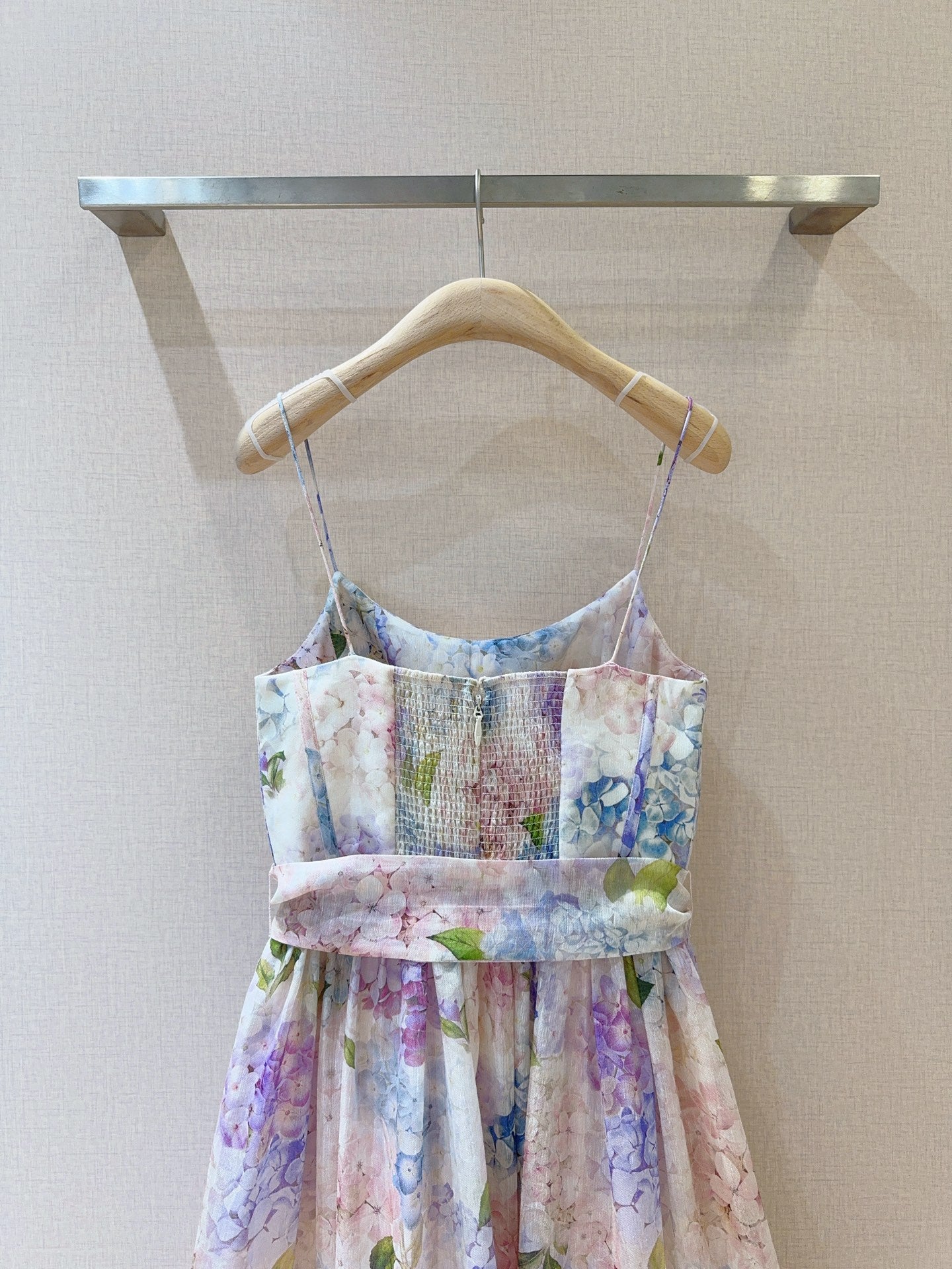 Robe midi en organza de soie mélangée à fleurs Zimmermann avec ceinture à nouer