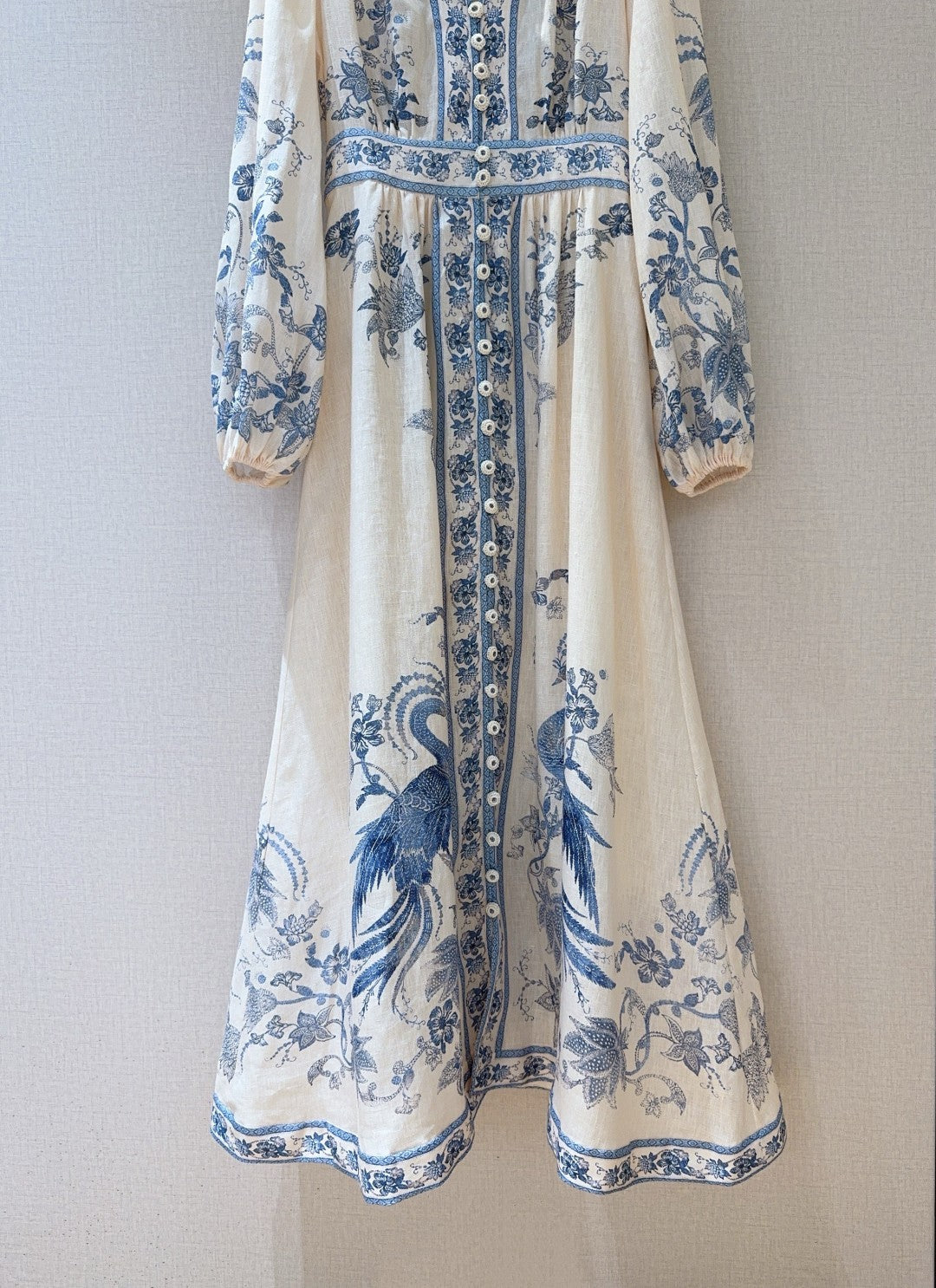 Robe midi en lin brodée de fleurs crème et bleue Zimmermann
