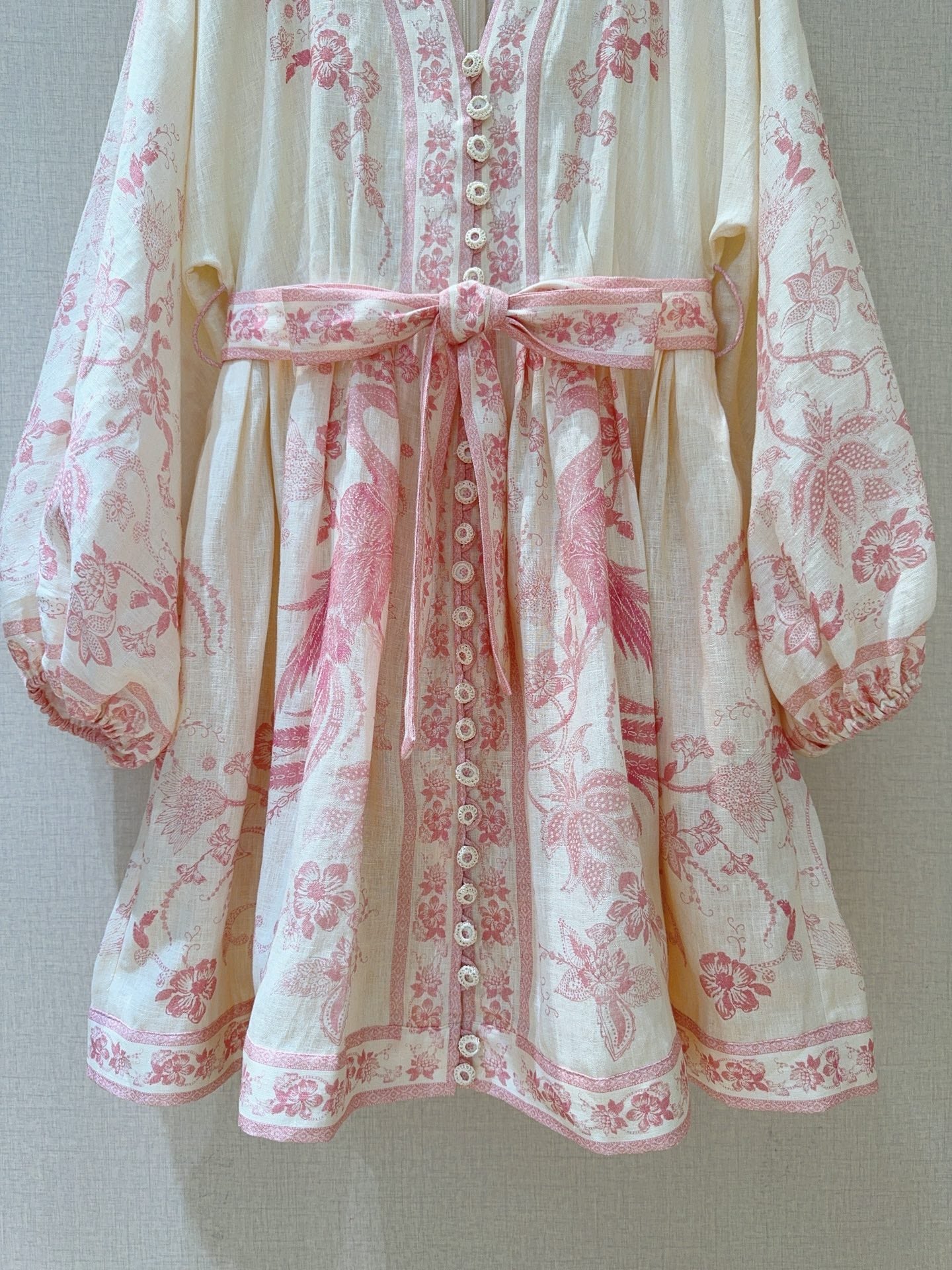 Mini-robe en lin rose à fleurs avec ceinture Zimmermann