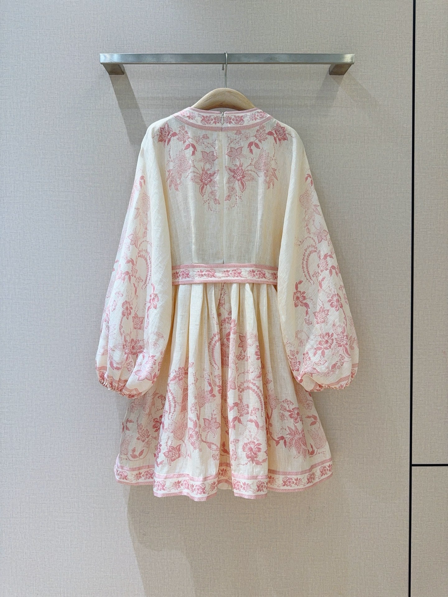 Mini-robe en lin rose à fleurs avec ceinture Zimmermann