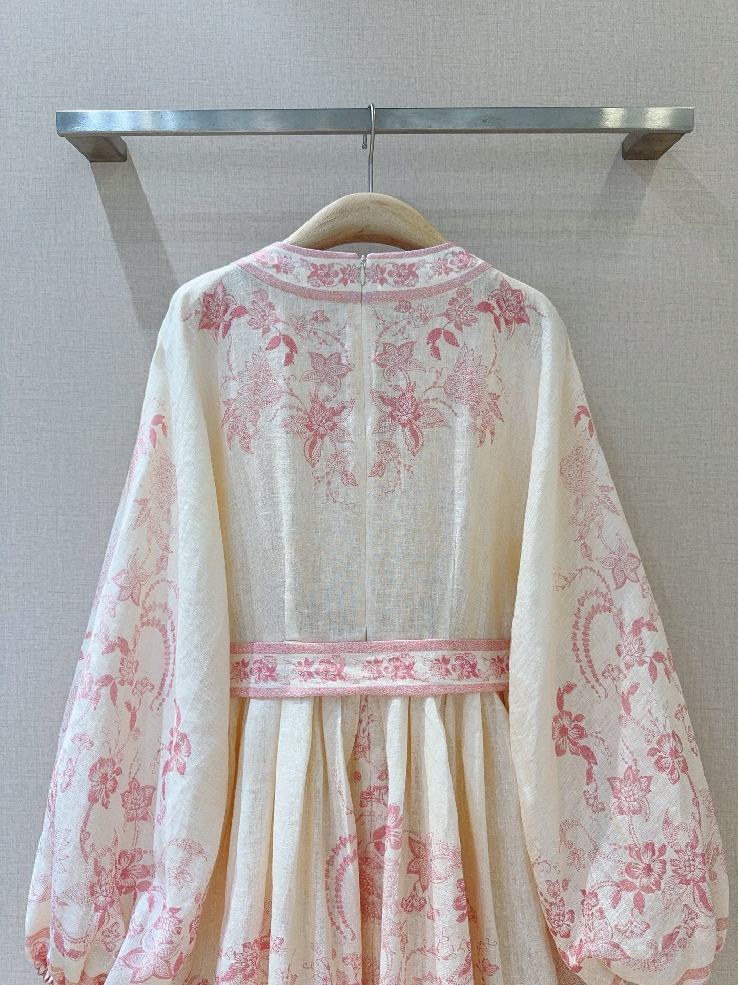 Mini-robe en lin rose à fleurs avec ceinture Zimmermann