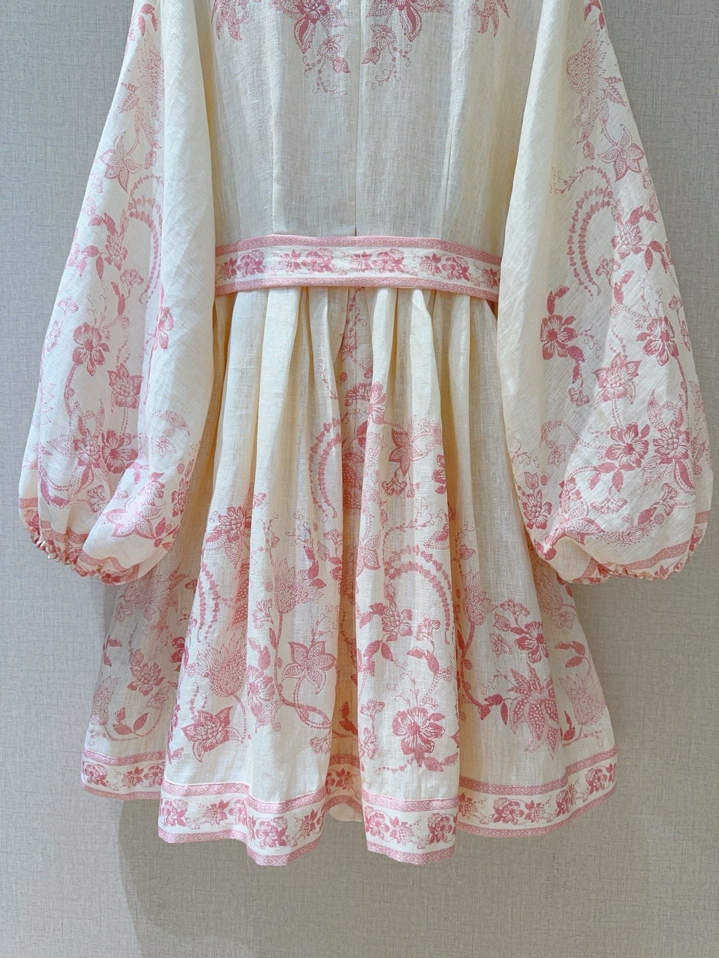 Mini-robe en lin rose à fleurs avec ceinture Zimmermann