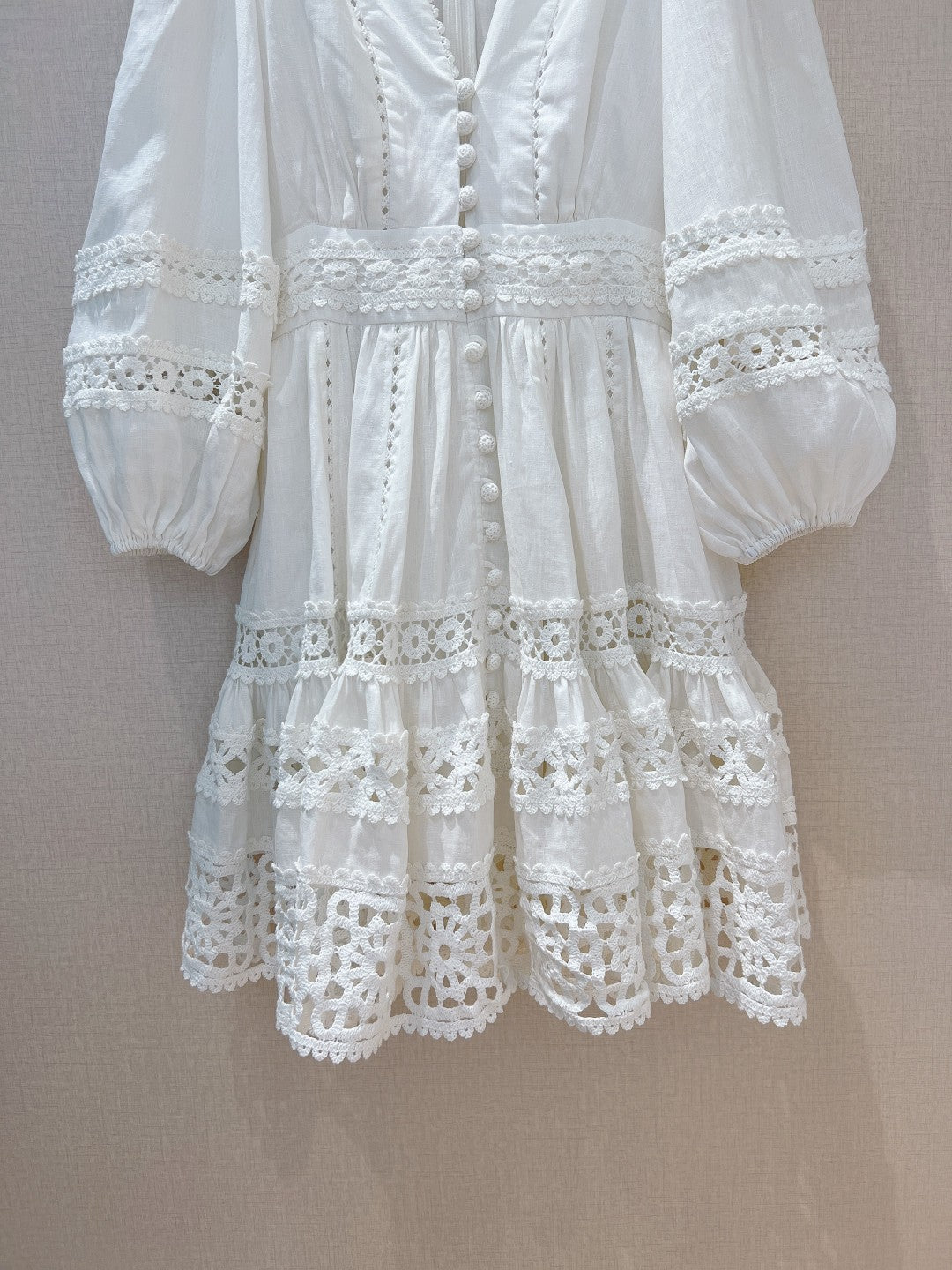 Mini-robe en lin ivoire Zimmermann avec bordure au crochet